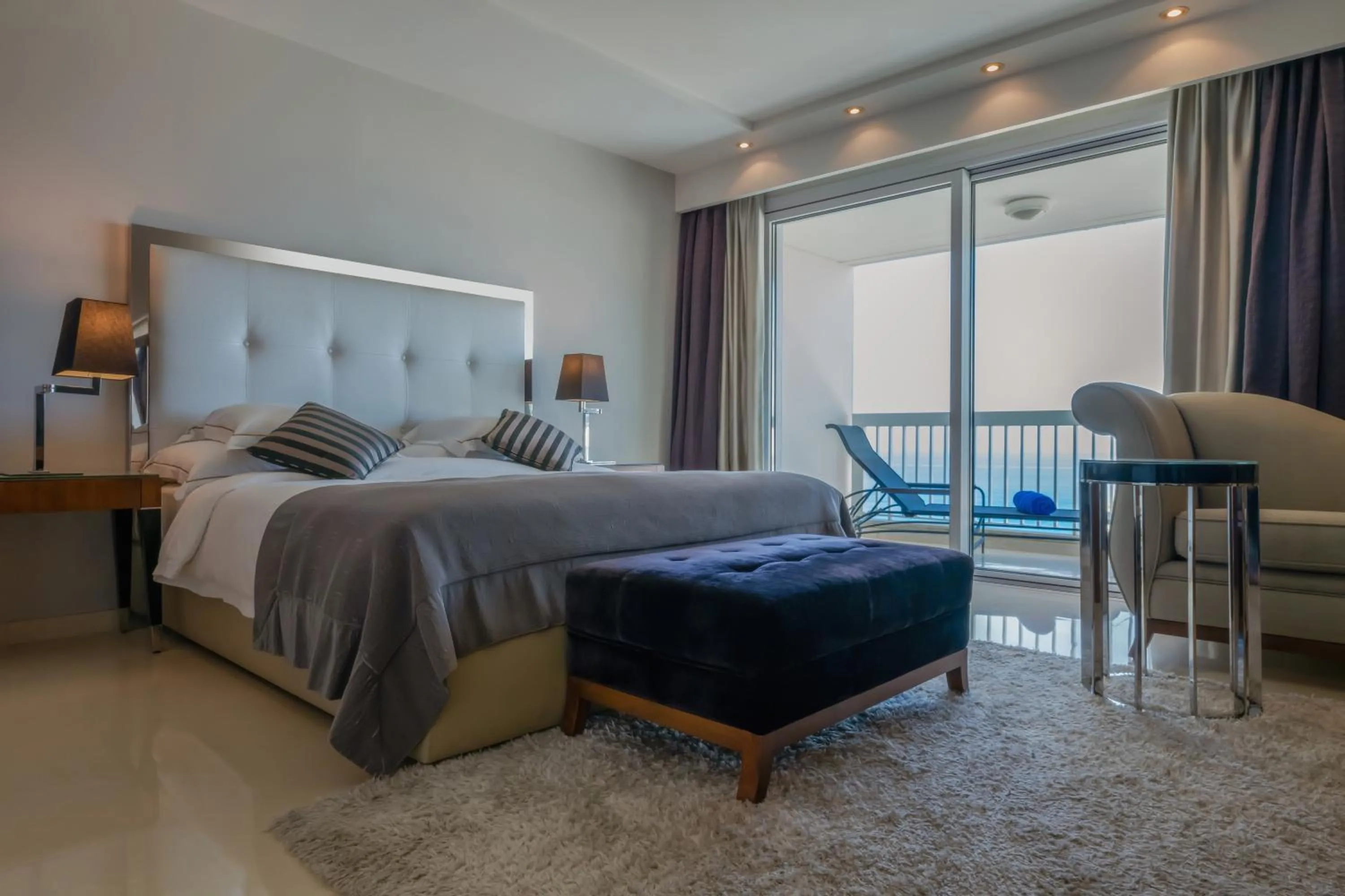 Bedroom, Bed in Mövenpick Hotel Beirut