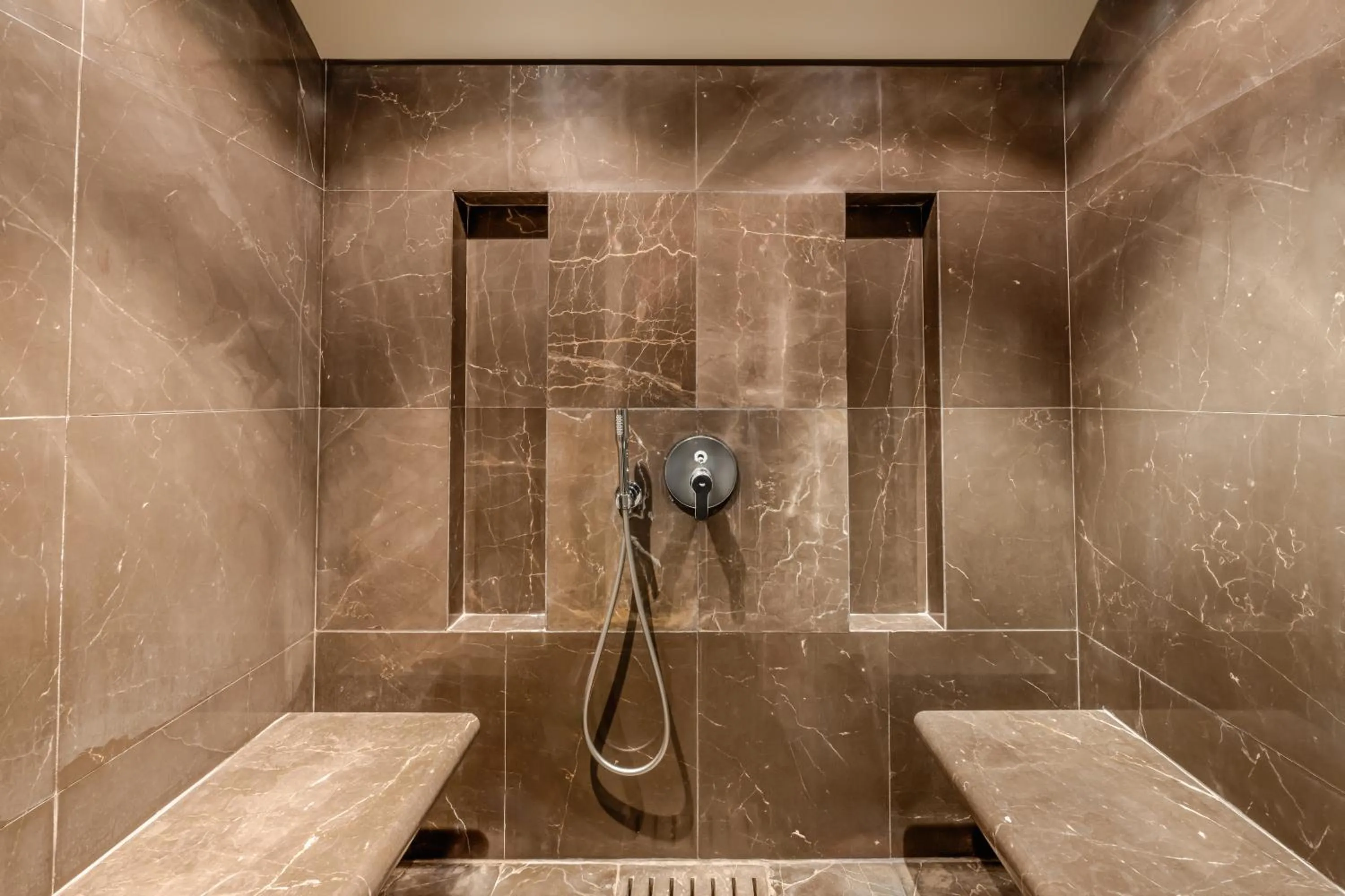 Shower in Mövenpick Hotel Beirut