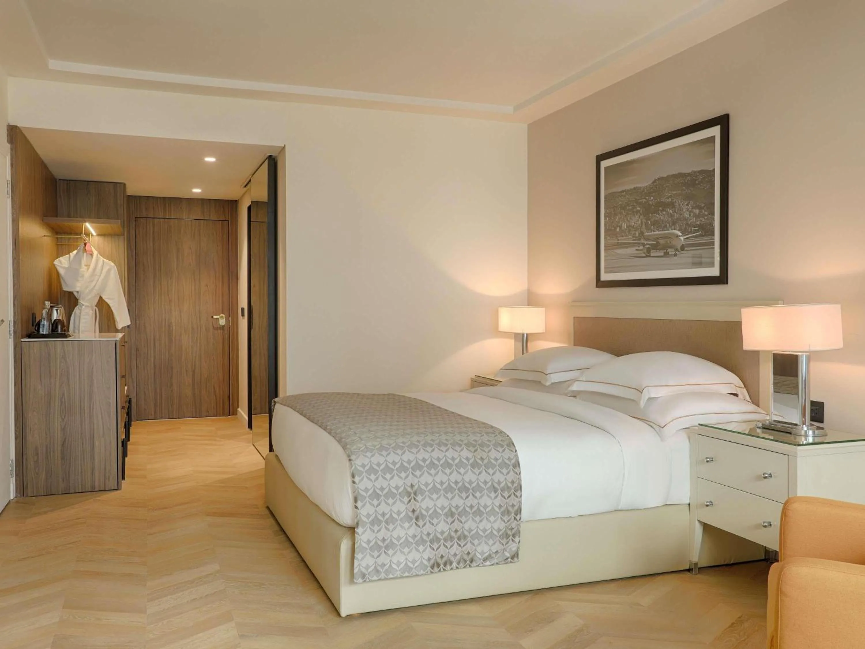 Bedroom, Bed in Mövenpick Hotel Beirut