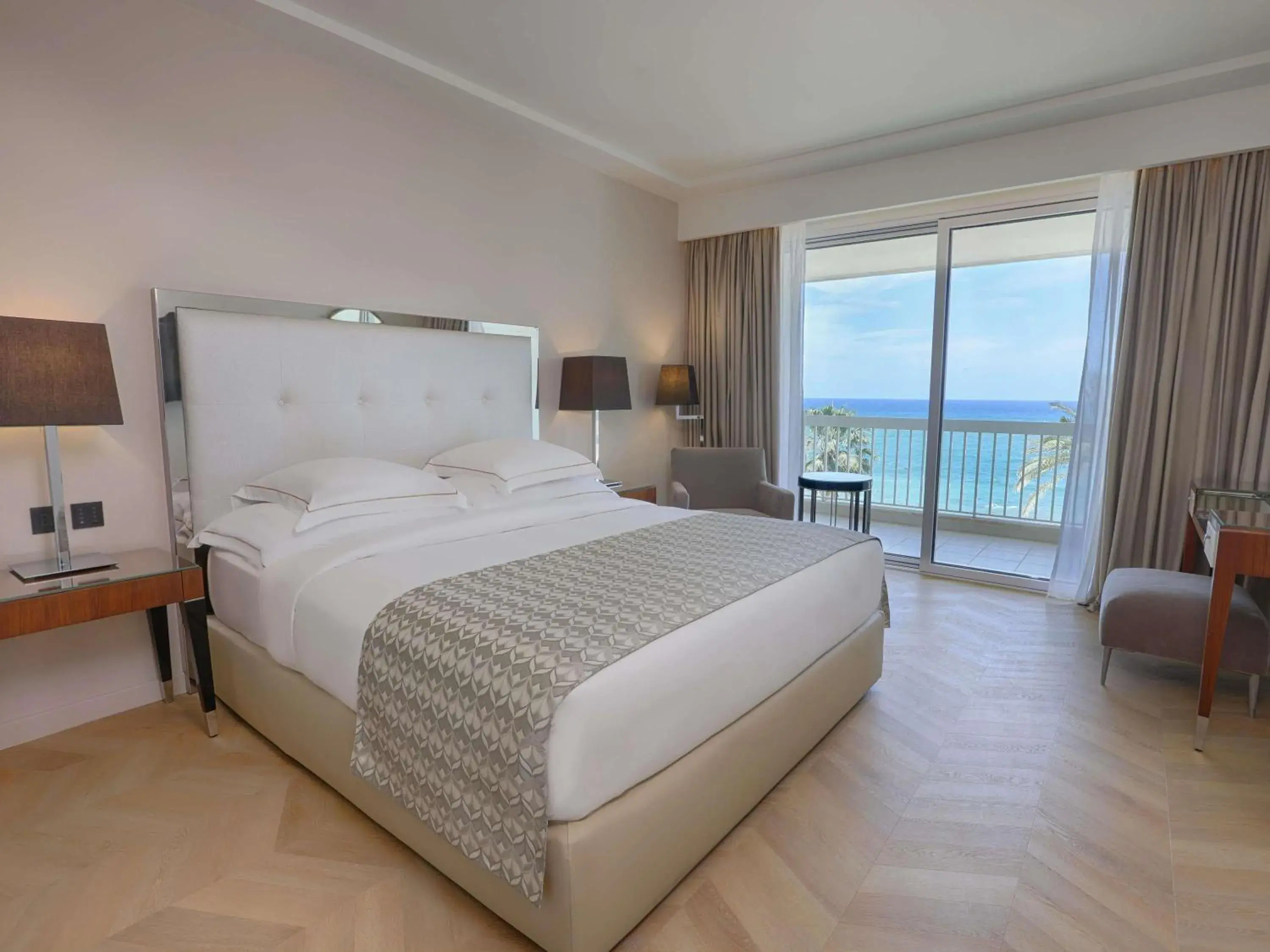 Bedroom, Bed in Mövenpick Hotel Beirut Bedroom, Bed in Mövenpick Hotel Beirut