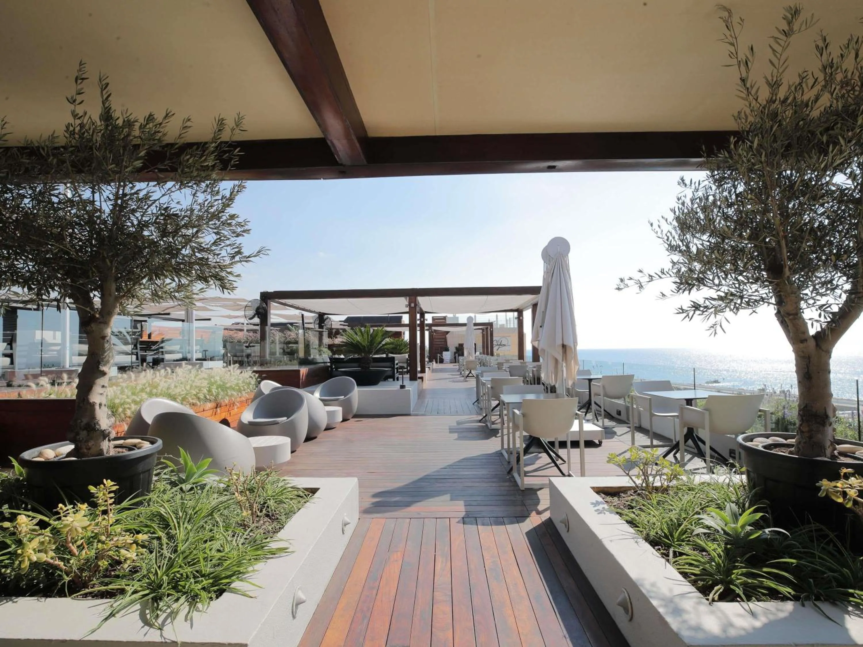 Lounge or bar in Mövenpick Hotel Beirut