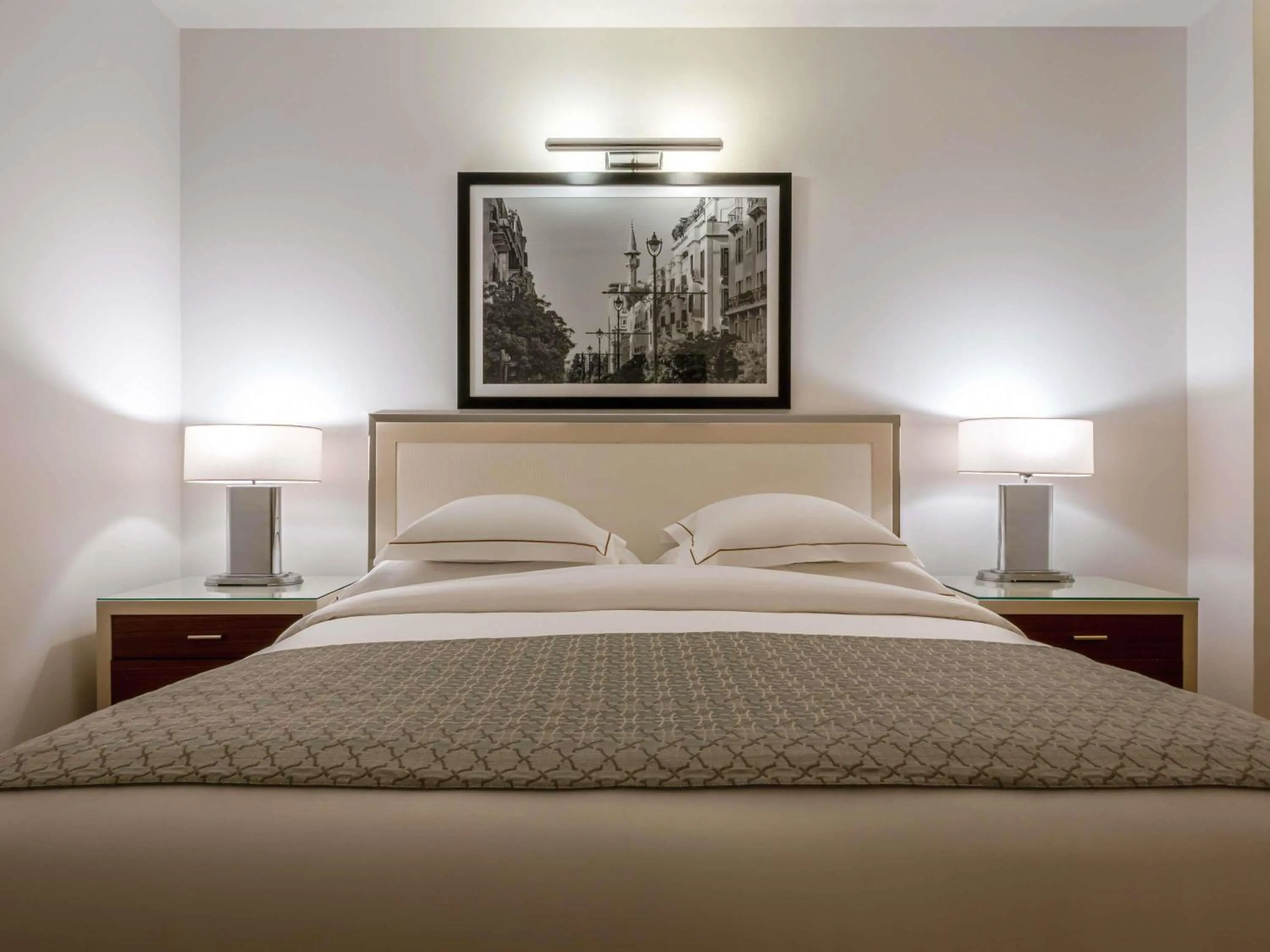 Bedroom, Bed in Mövenpick Hotel Beirut