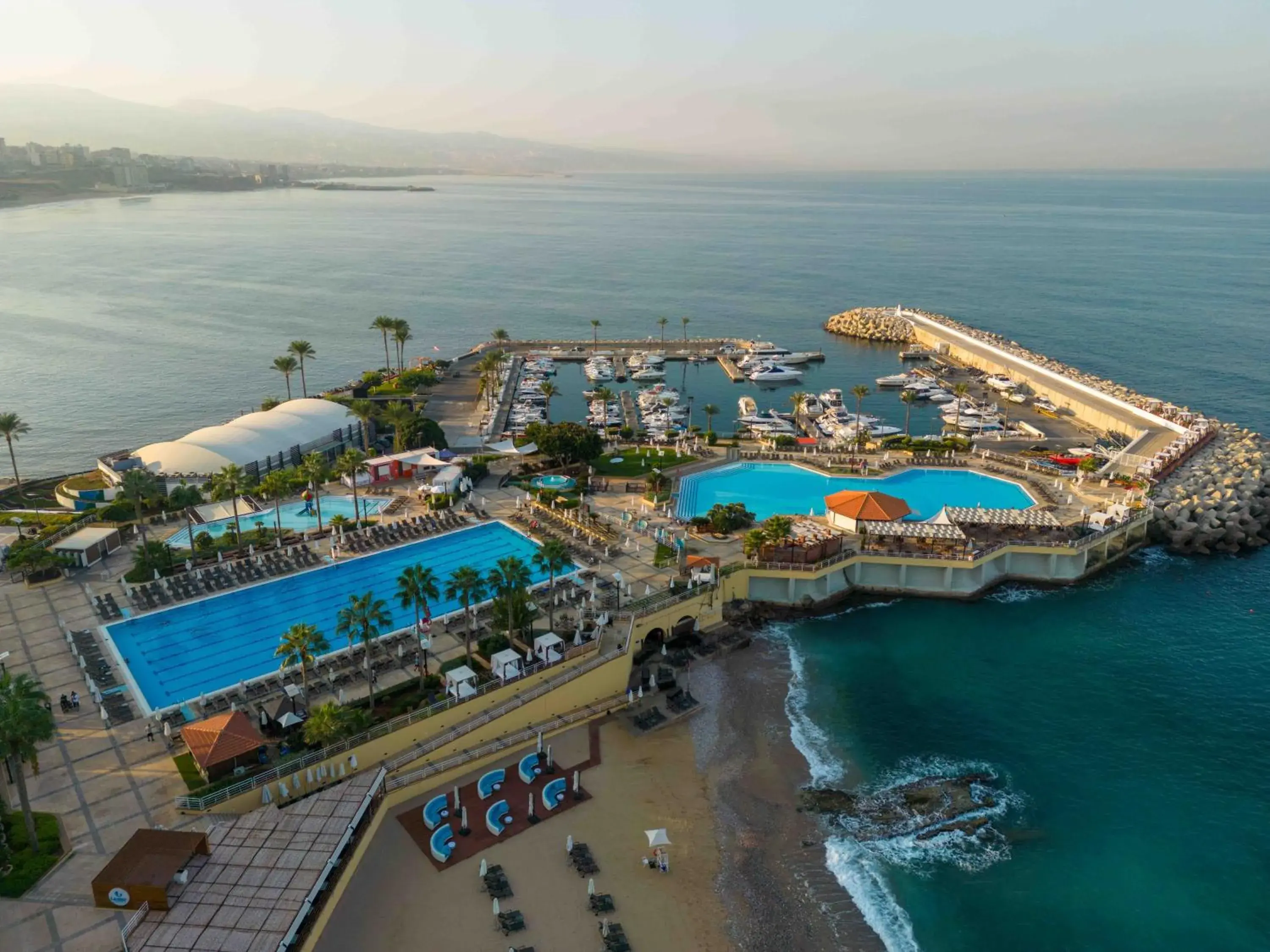 Swimming pool in Mövenpick Hotel Beirut Swimming pool in Mövenpick Hotel Beirut