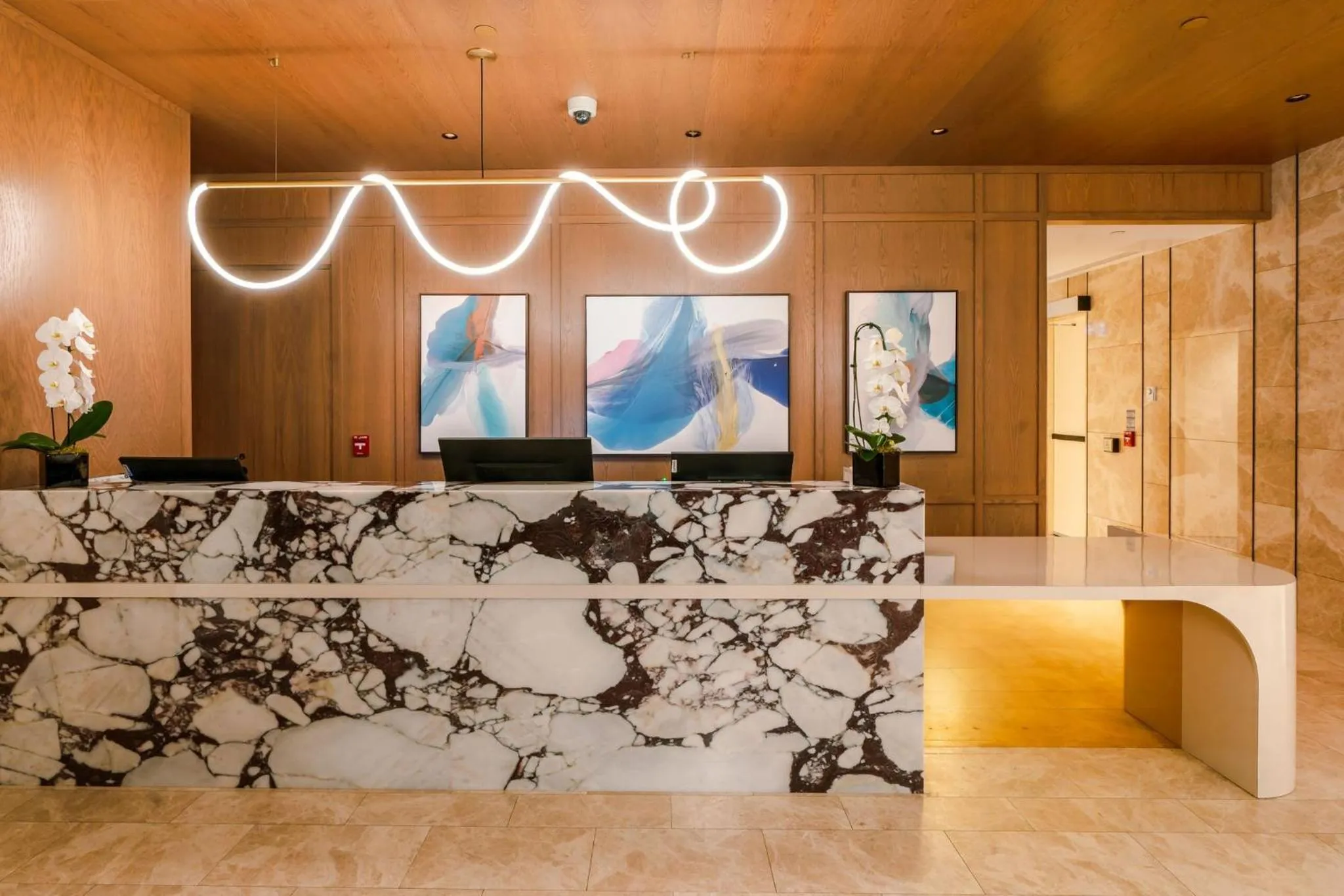 Facade/entrance in Sutton Place Hotel Toronto