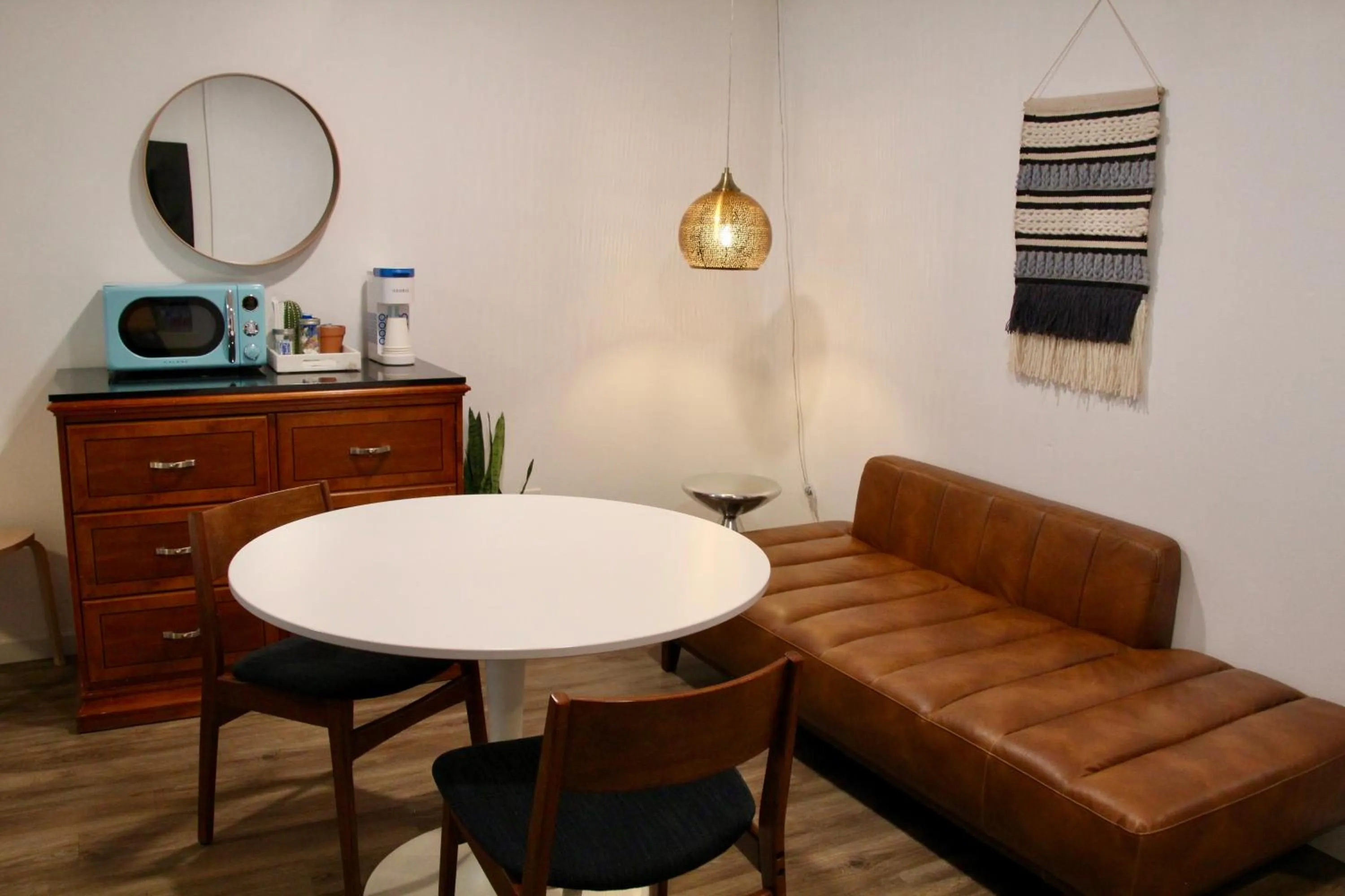 Kitchen or kitchenette in Sierra Blue Hotel & Swim Club