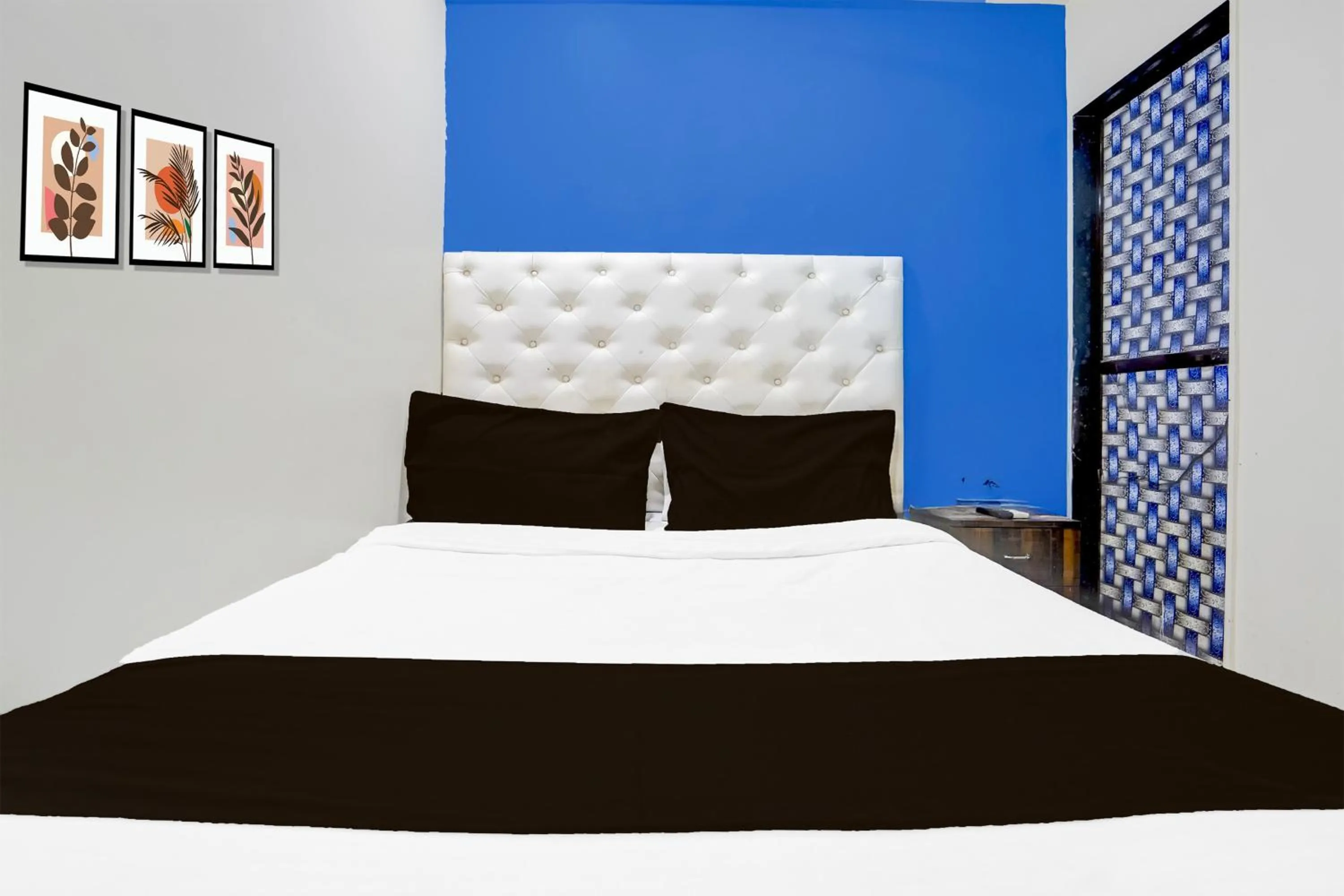 Bedroom, Bed in Hotel O The Om Sai Residency