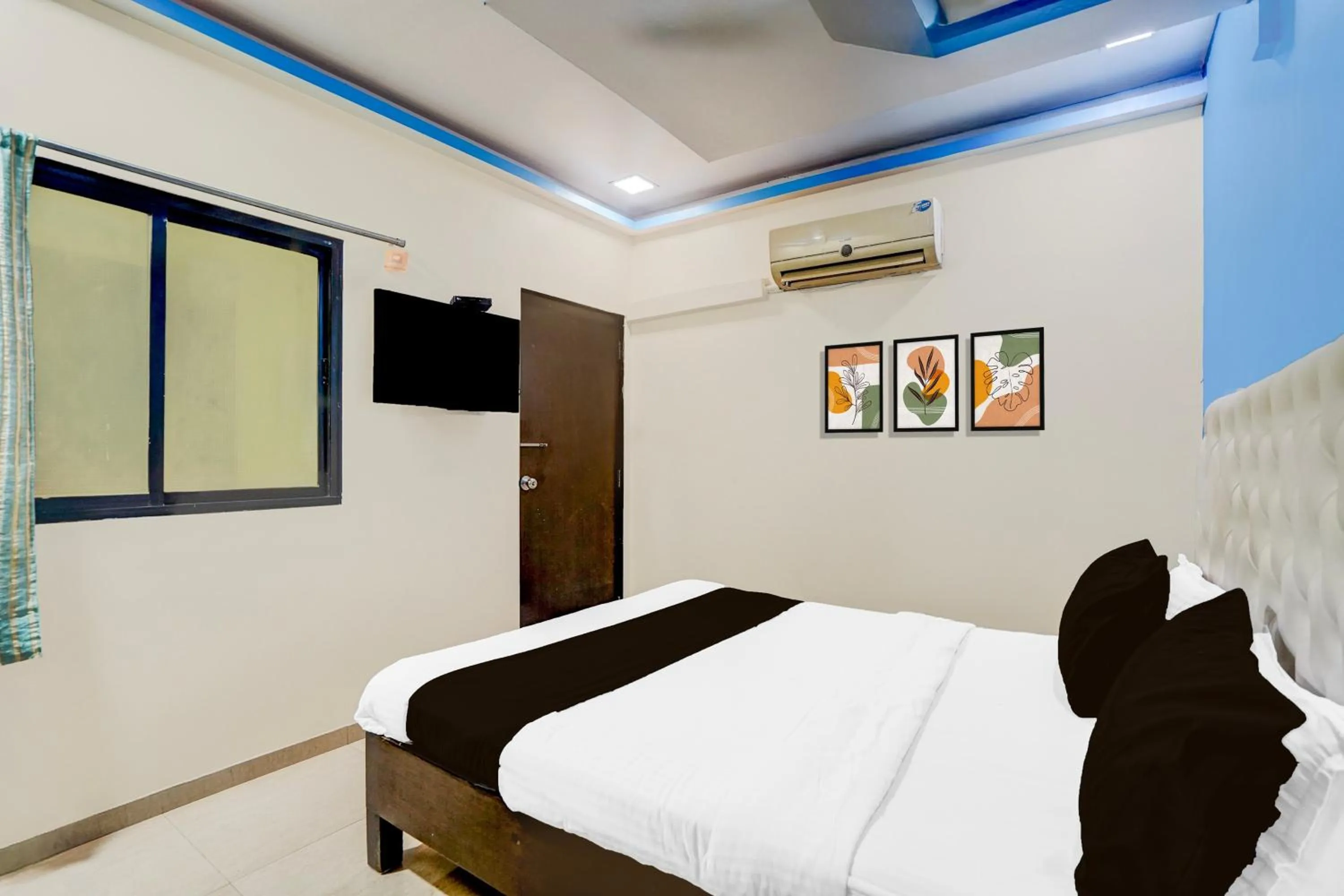 Bedroom, Bed in Hotel O The Om Sai Residency