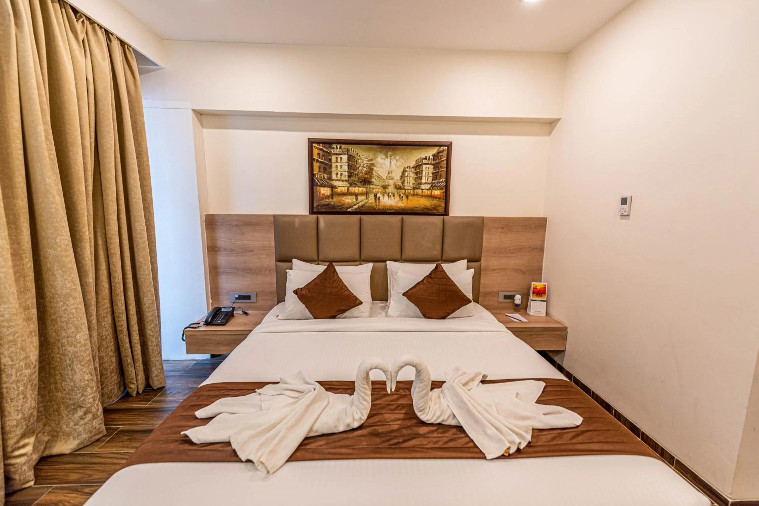 Bed in The Elite Lucknow Convention Hotel