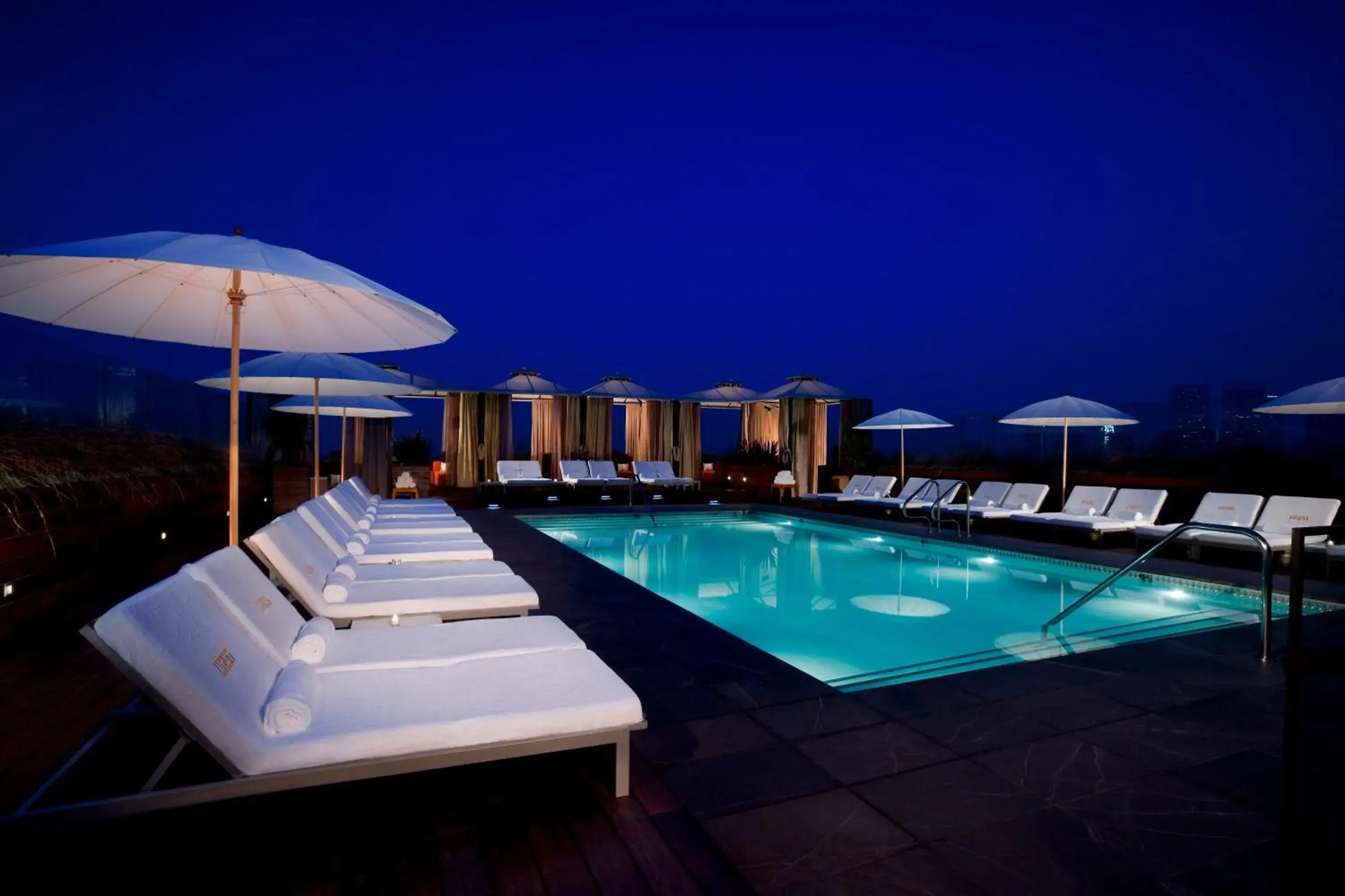 Swimming pool in SIXTY Beverly Hills Swimming pool in SIXTY Beverly Hills