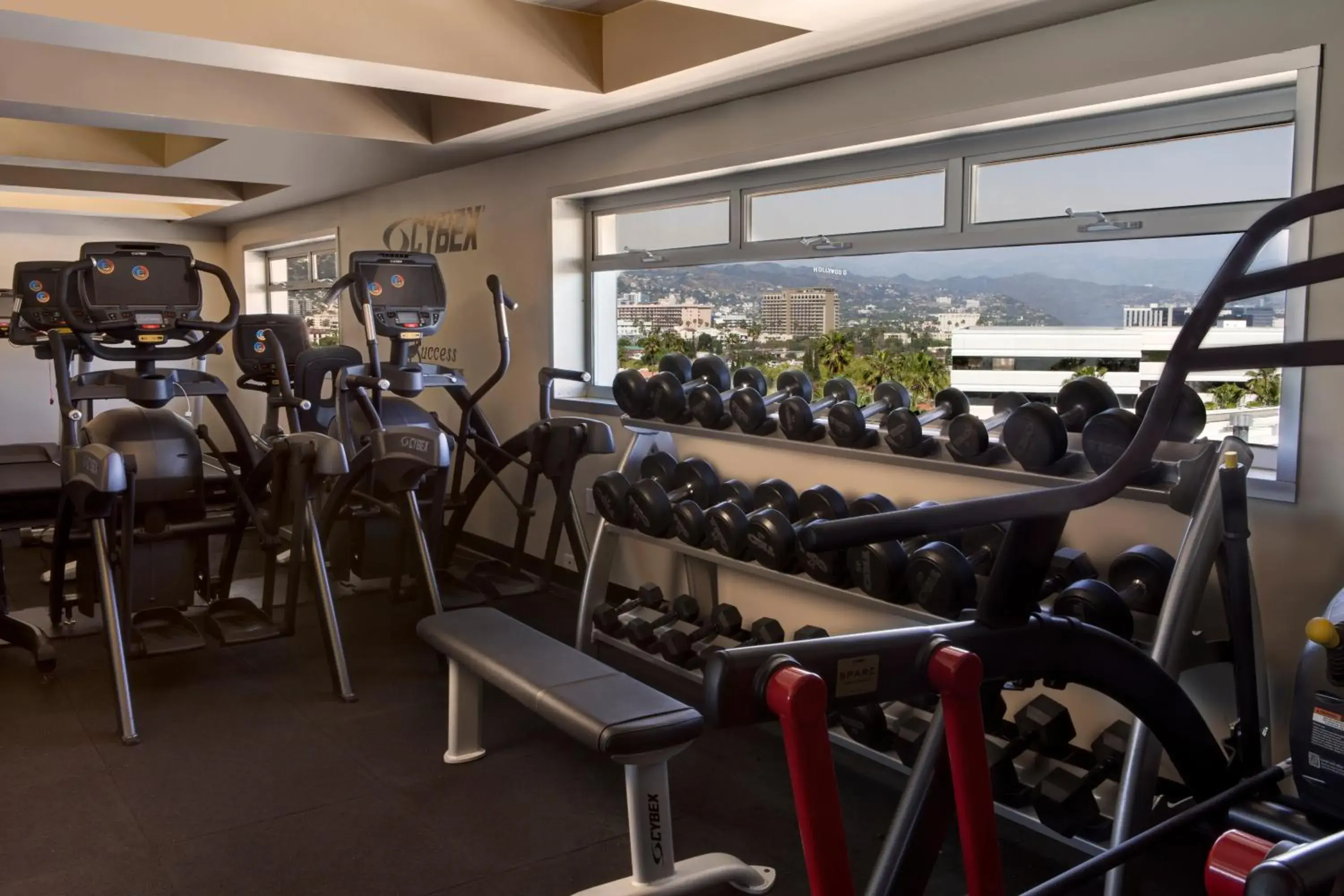 Fitness centre/facilities in SIXTY Beverly Hills Fitness centre/facilities in SIXTY Beverly Hills