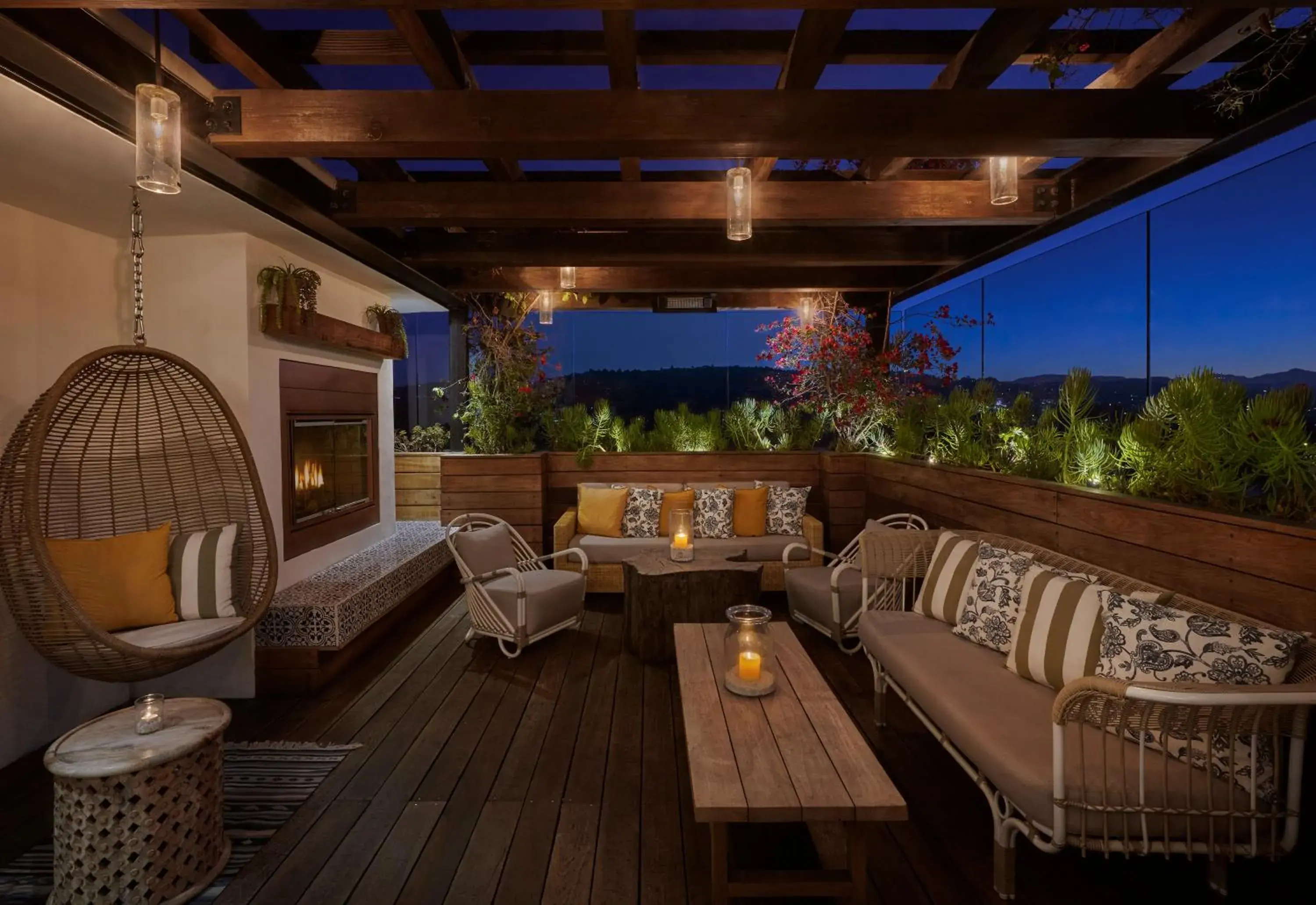 Lounge or bar in SIXTY Beverly Hills Lounge or bar in SIXTY Beverly Hills