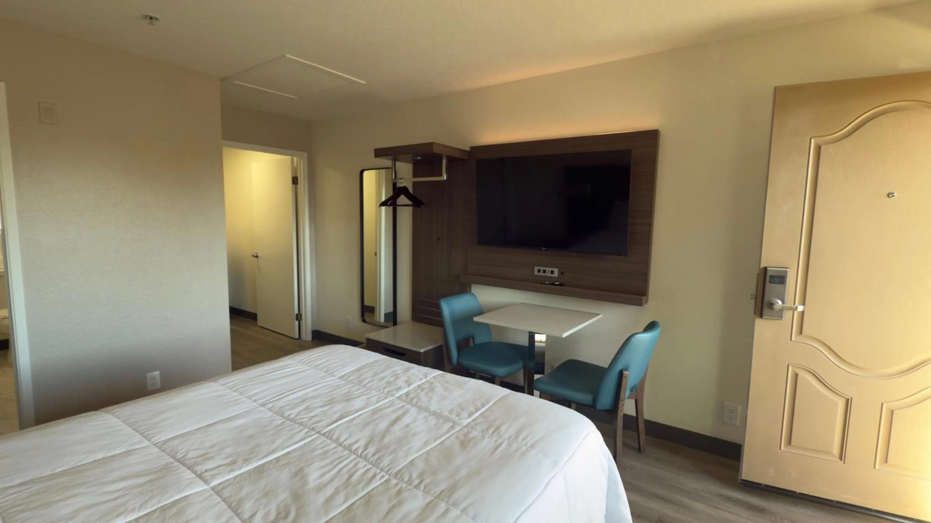 Bed in Mission Inn San Luis Obispo