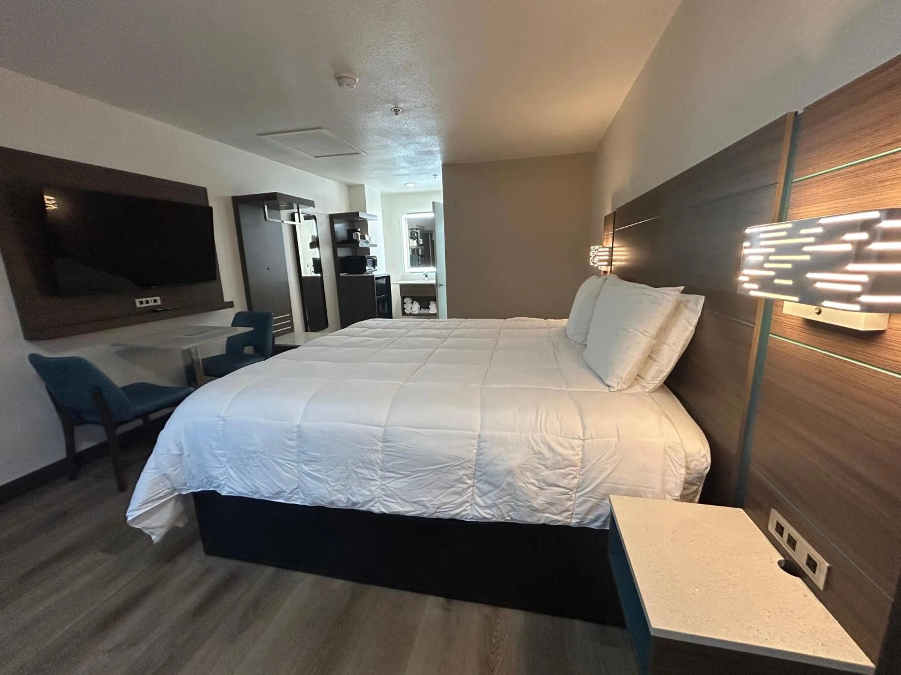 Bed in Mission Inn San Luis Obispo