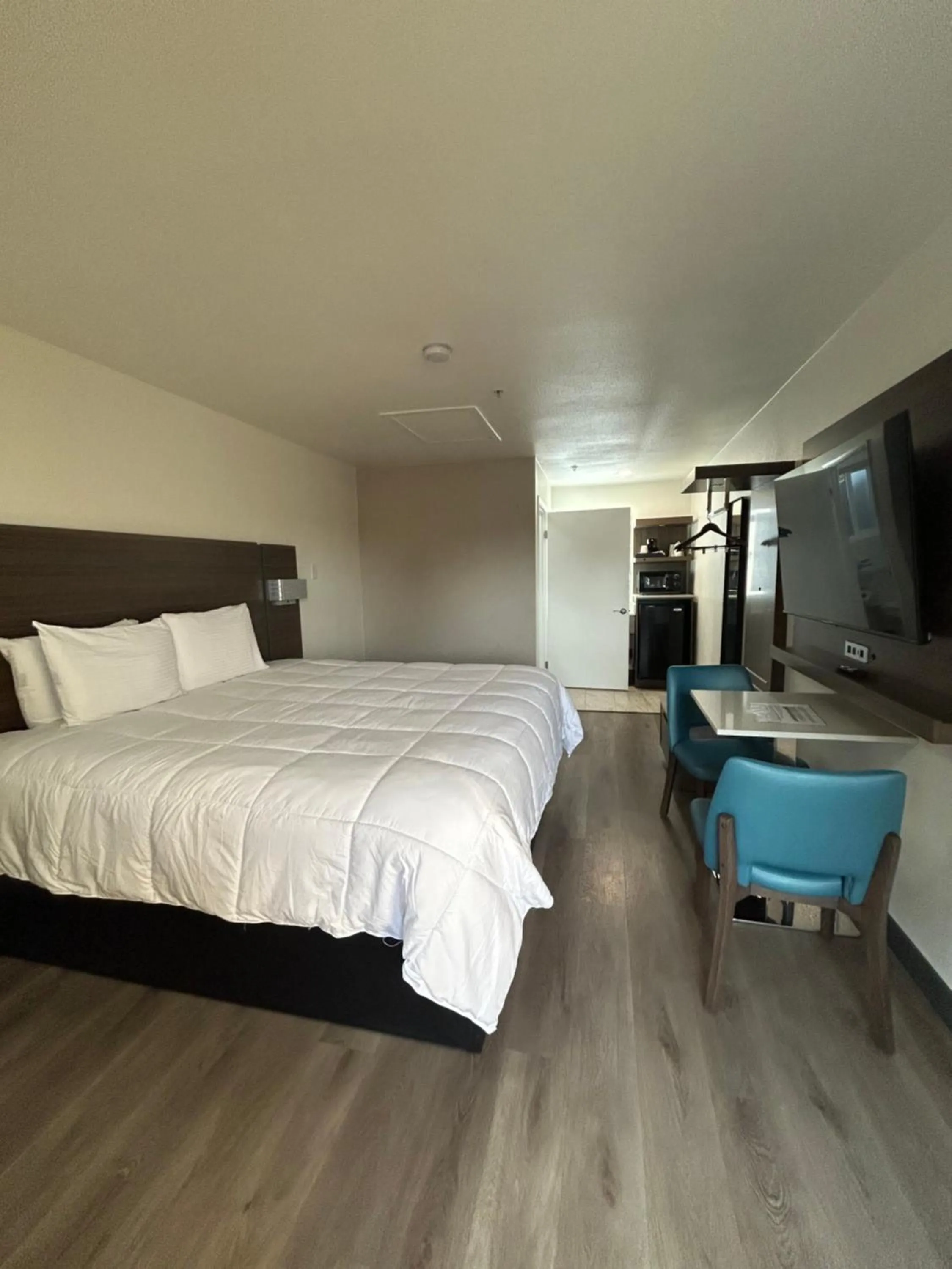 Bed in Mission Inn San Luis Obispo