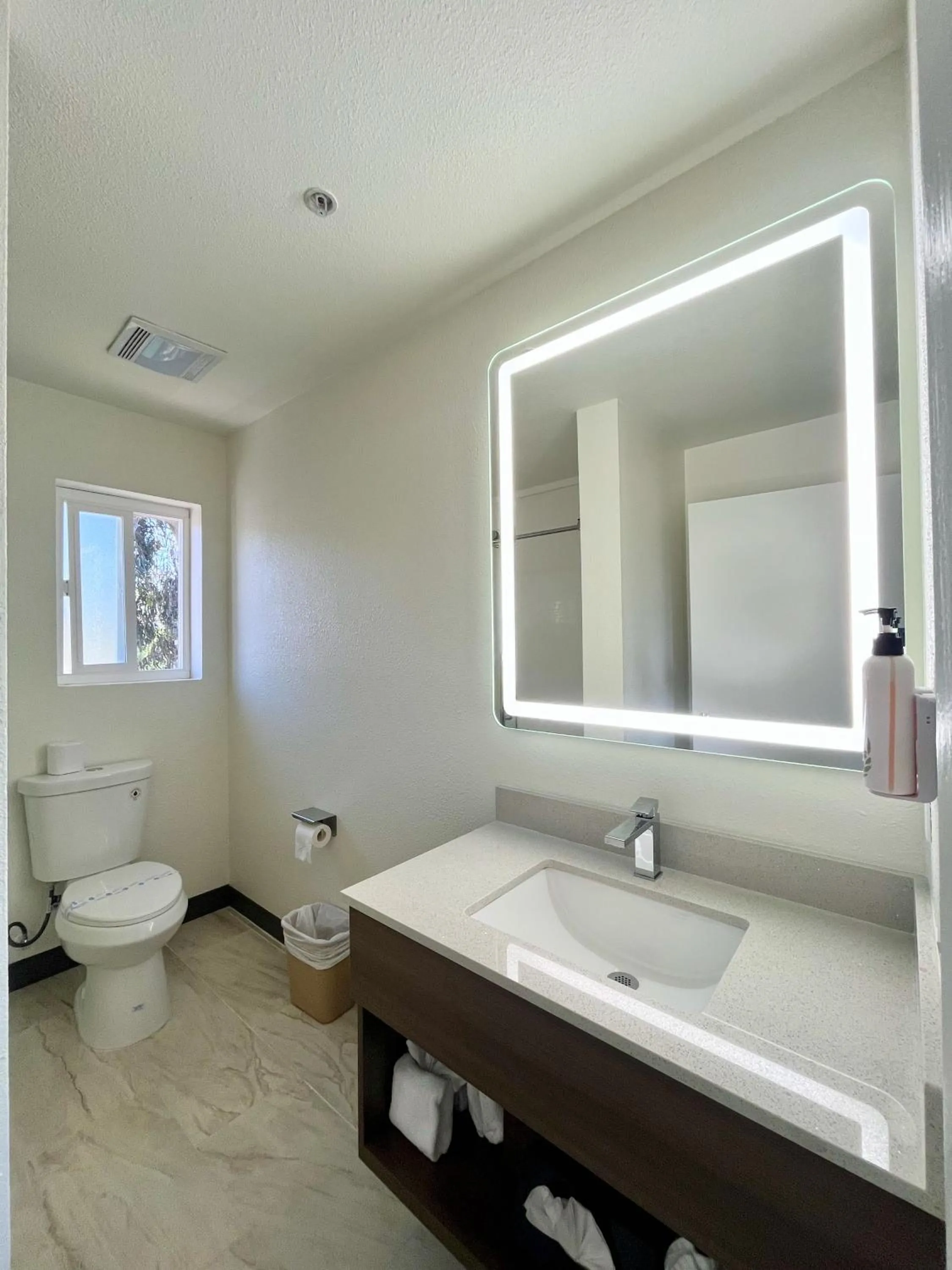 Toilet in Mission Inn San Luis Obispo