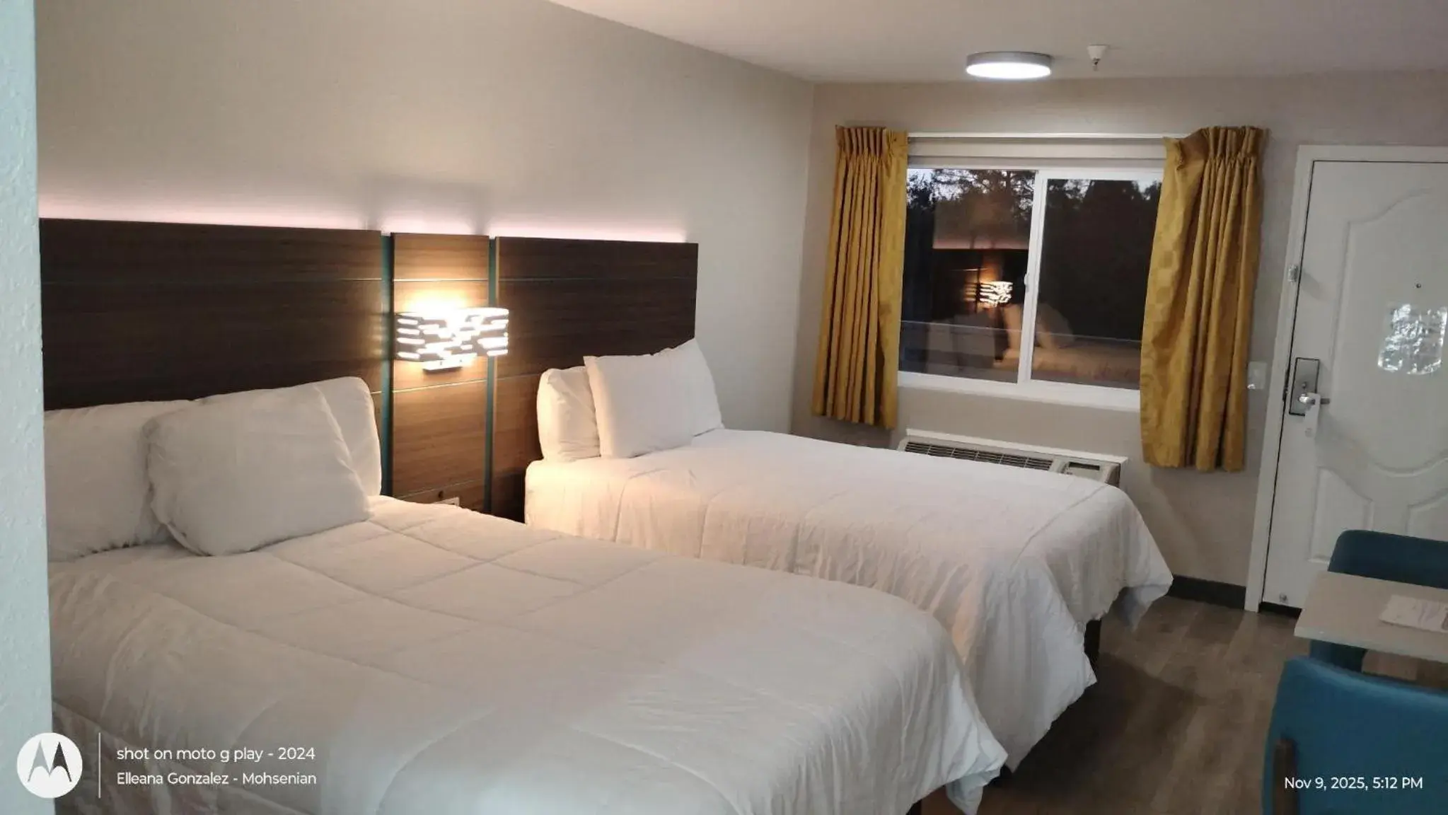 Bed in Mission Inn San Luis Obispo Bed in Mission Inn San Luis Obispo