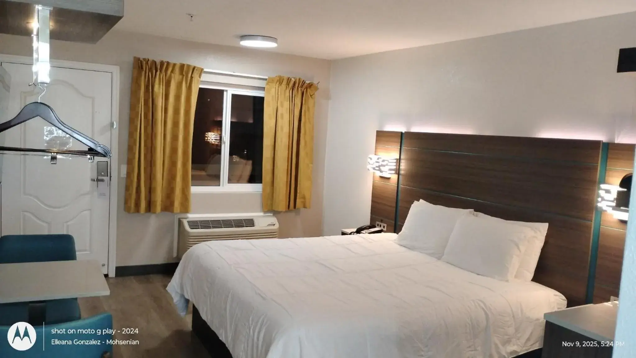 Bed in Mission Inn San Luis Obispo Bed in Mission Inn San Luis Obispo