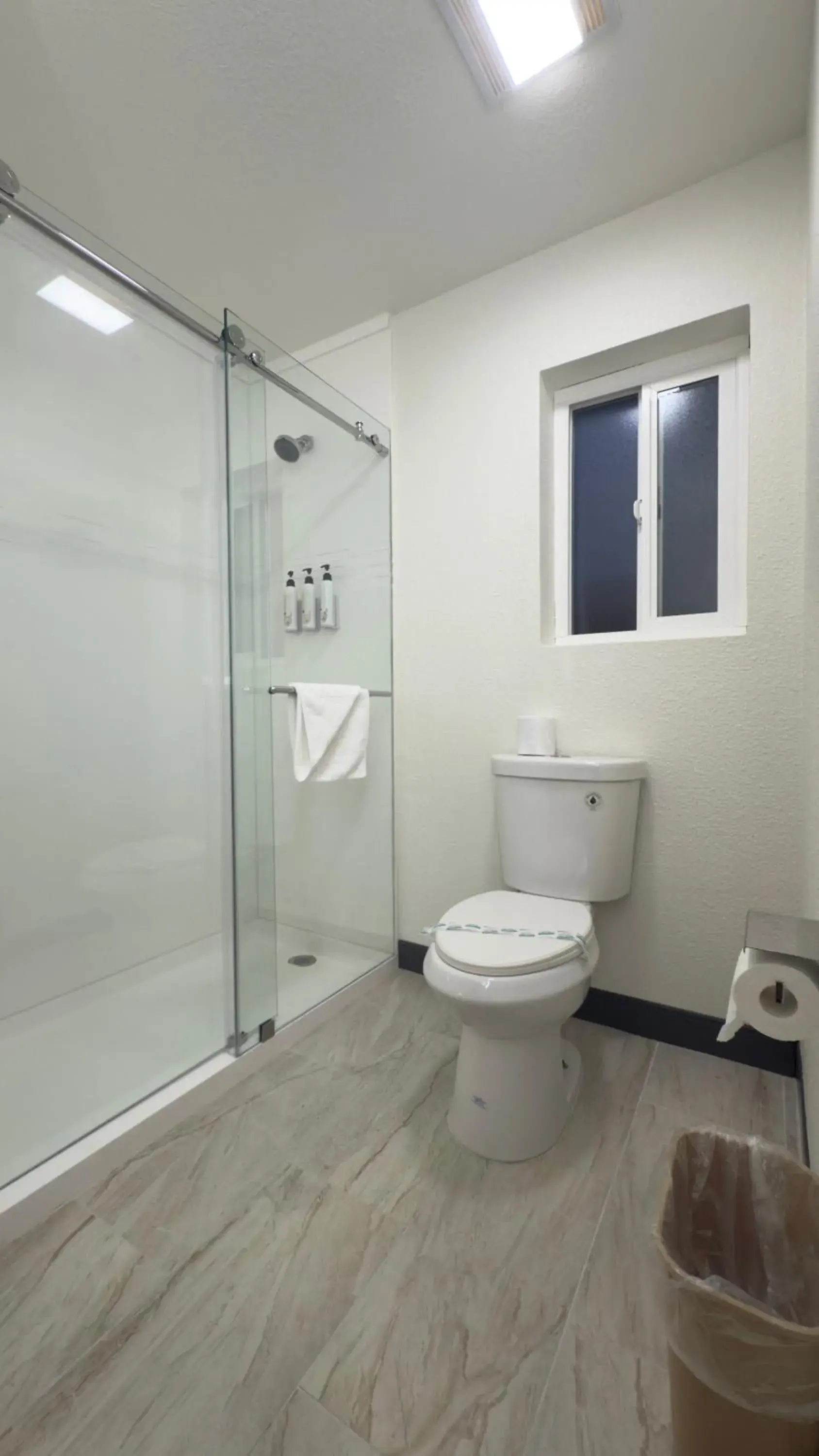 Shower in Mission Inn San Luis Obispo Shower in Mission Inn San Luis Obispo