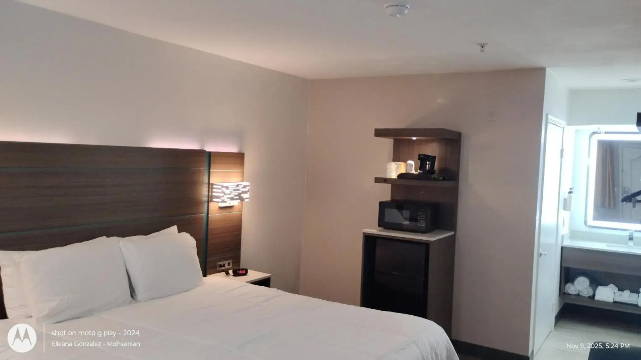 Bed in Mission Inn San Luis Obispo Bed in Mission Inn San Luis Obispo