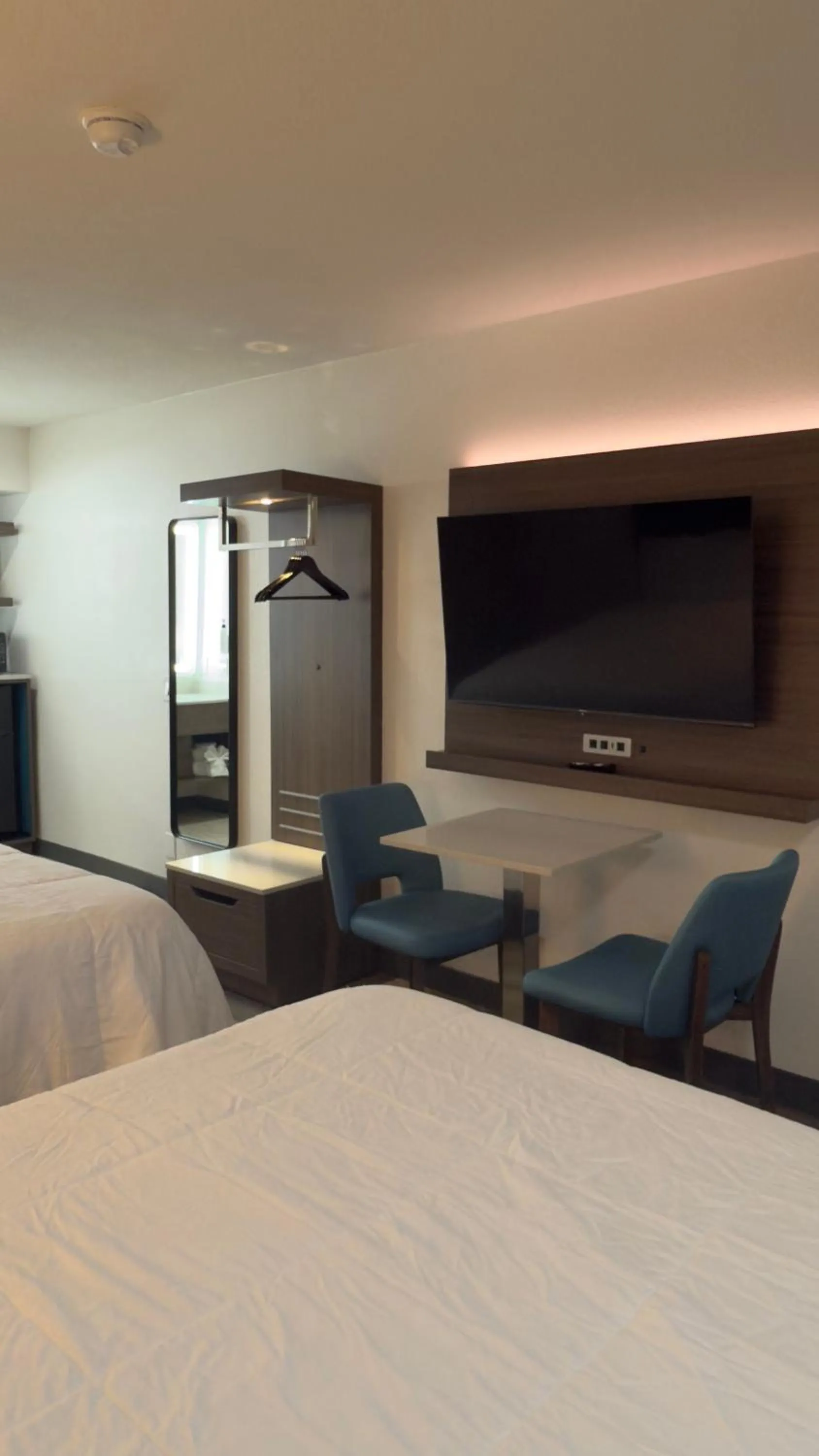 TV and multimedia, Bed in Mission Inn San Luis Obispo