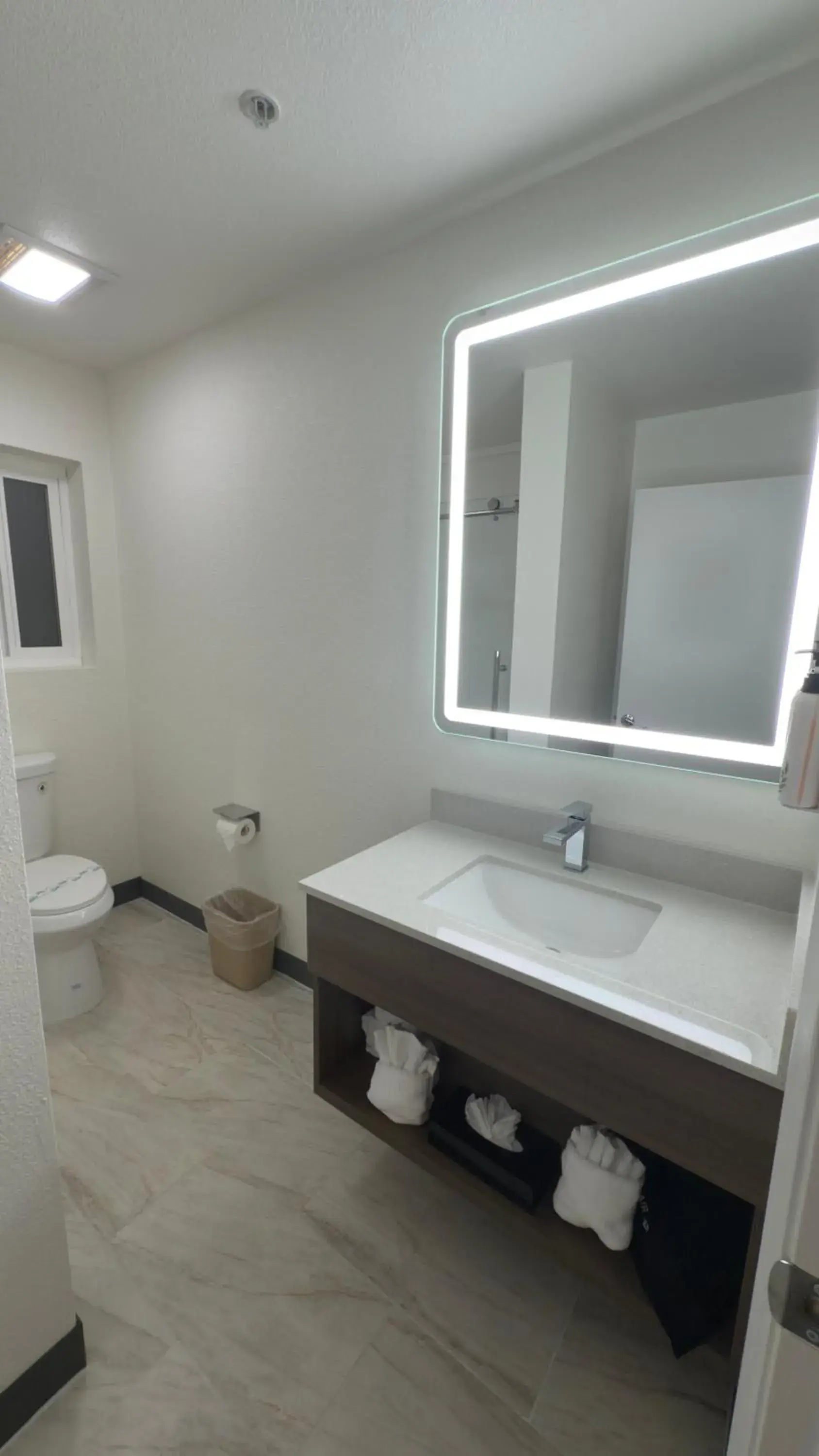 Toilet in Mission Inn San Luis Obispo Toilet in Mission Inn San Luis Obispo