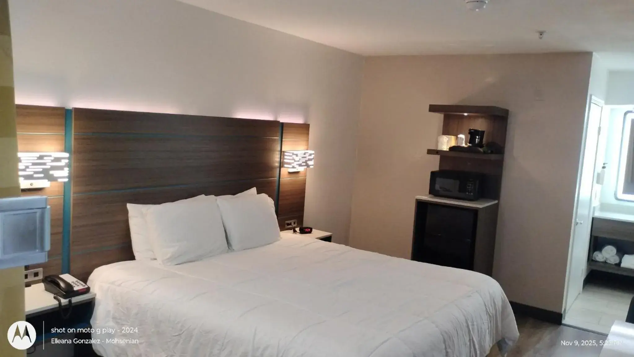 Bed in Mission Inn San Luis Obispo Bed in Mission Inn San Luis Obispo