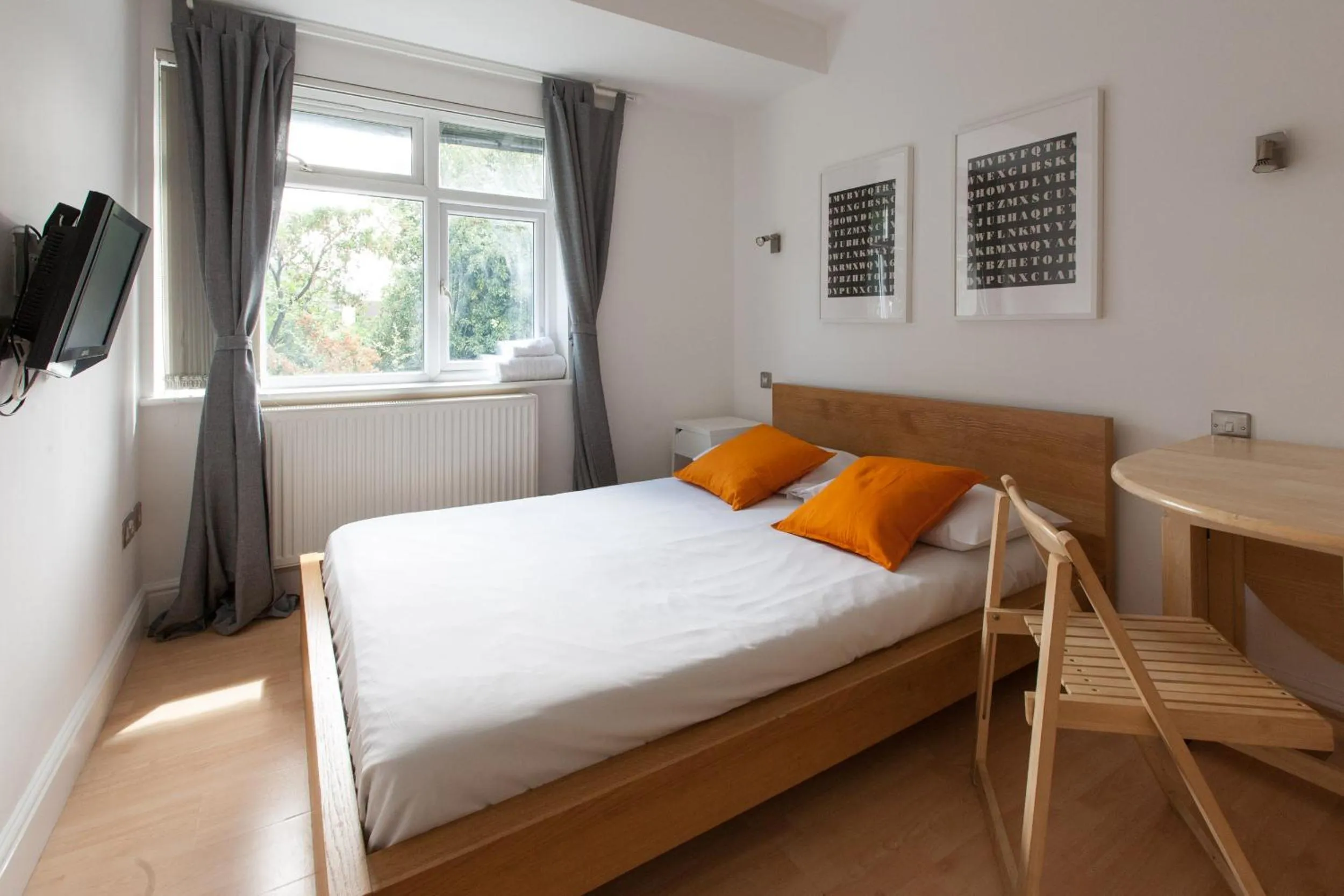 Bedroom, Bed in Tooting Rooms & Studio by PrimeCityHosts