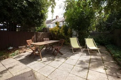 Patio in Tooting Rooms & Studio by PrimeCityHosts