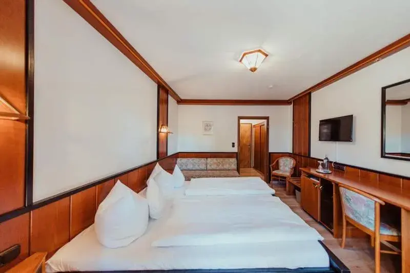 Double Room with Balcony - single occupancy in Hotel Am Fichtelsee Double Room with Balcony - single occupancy in Hotel Am Fichtelsee