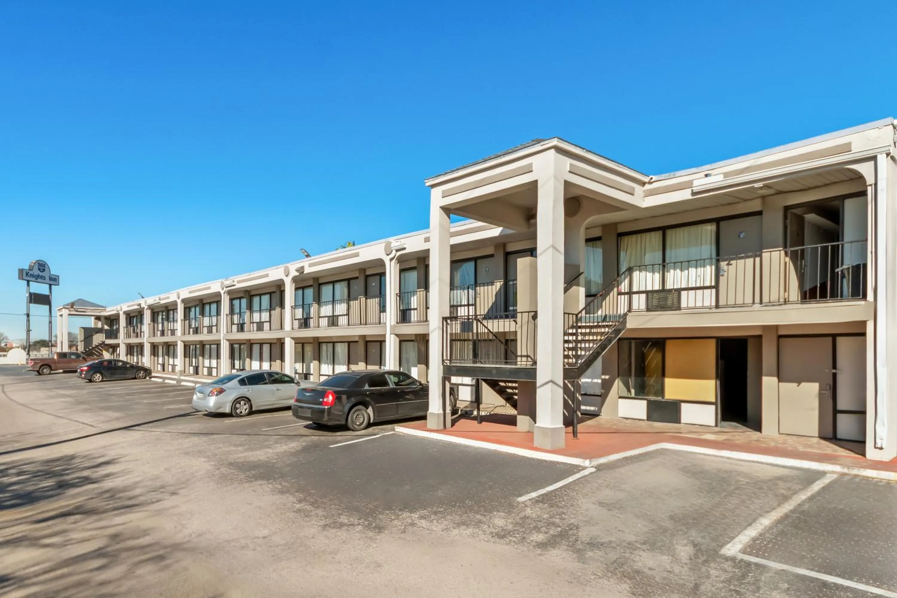 Property building in Knights Inn San Antonio near Frost Bank Center