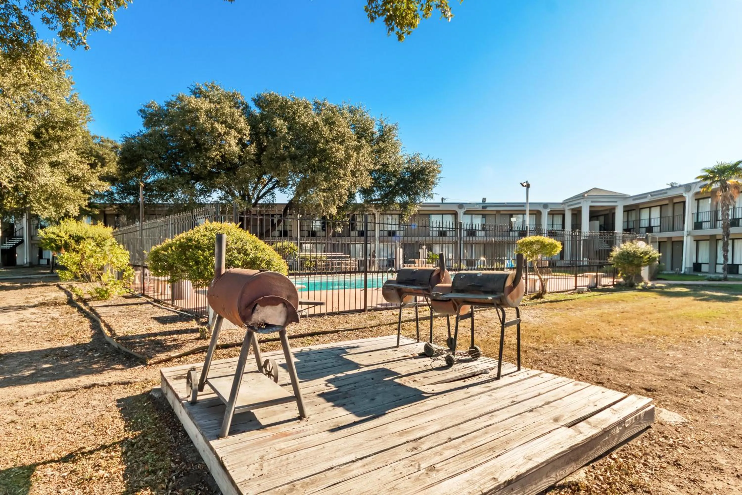 Patio in Knights Inn San Antonio near Frost Bank Center