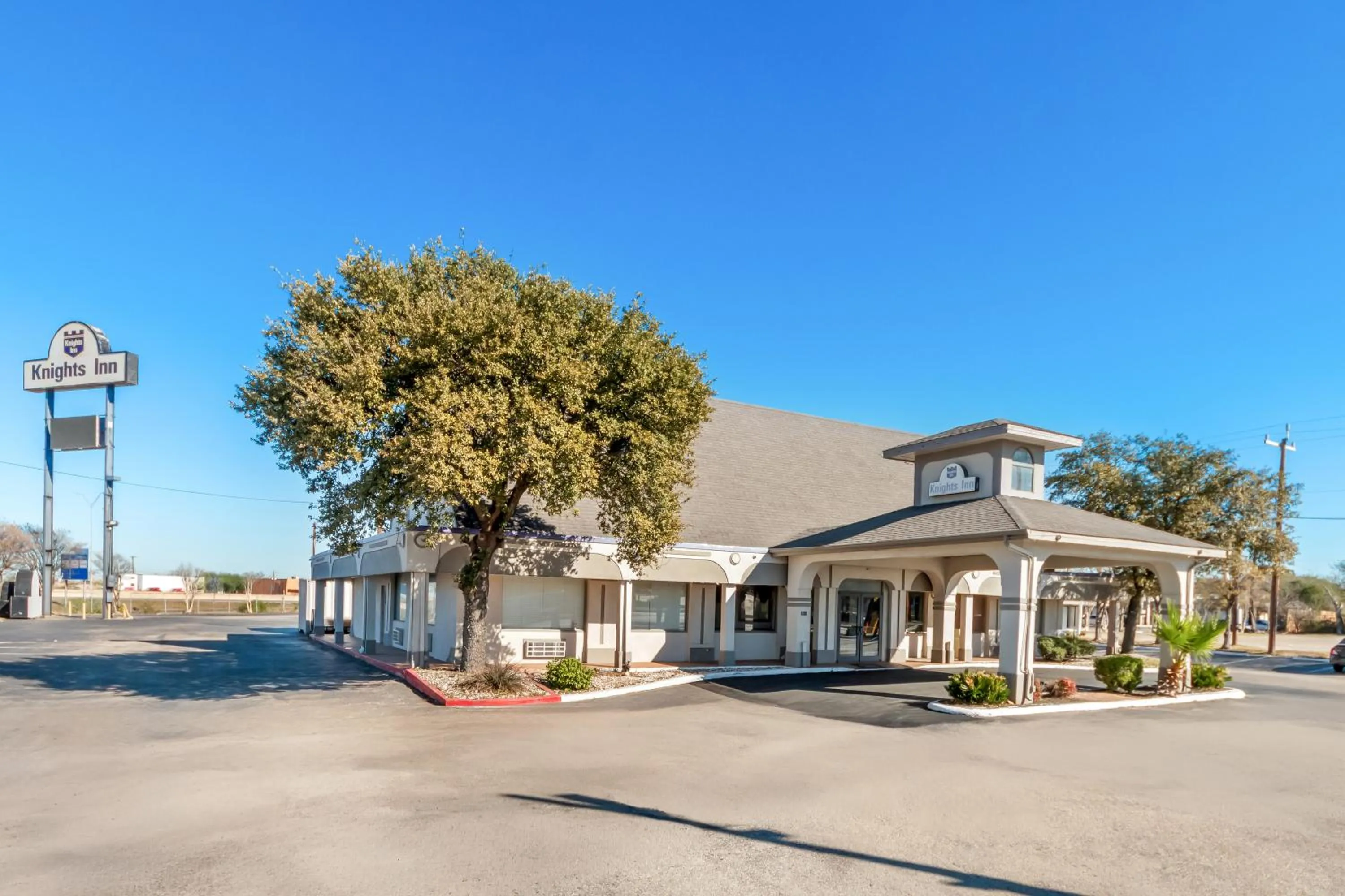 Property building in Knights Inn San Antonio near Frost Bank Center