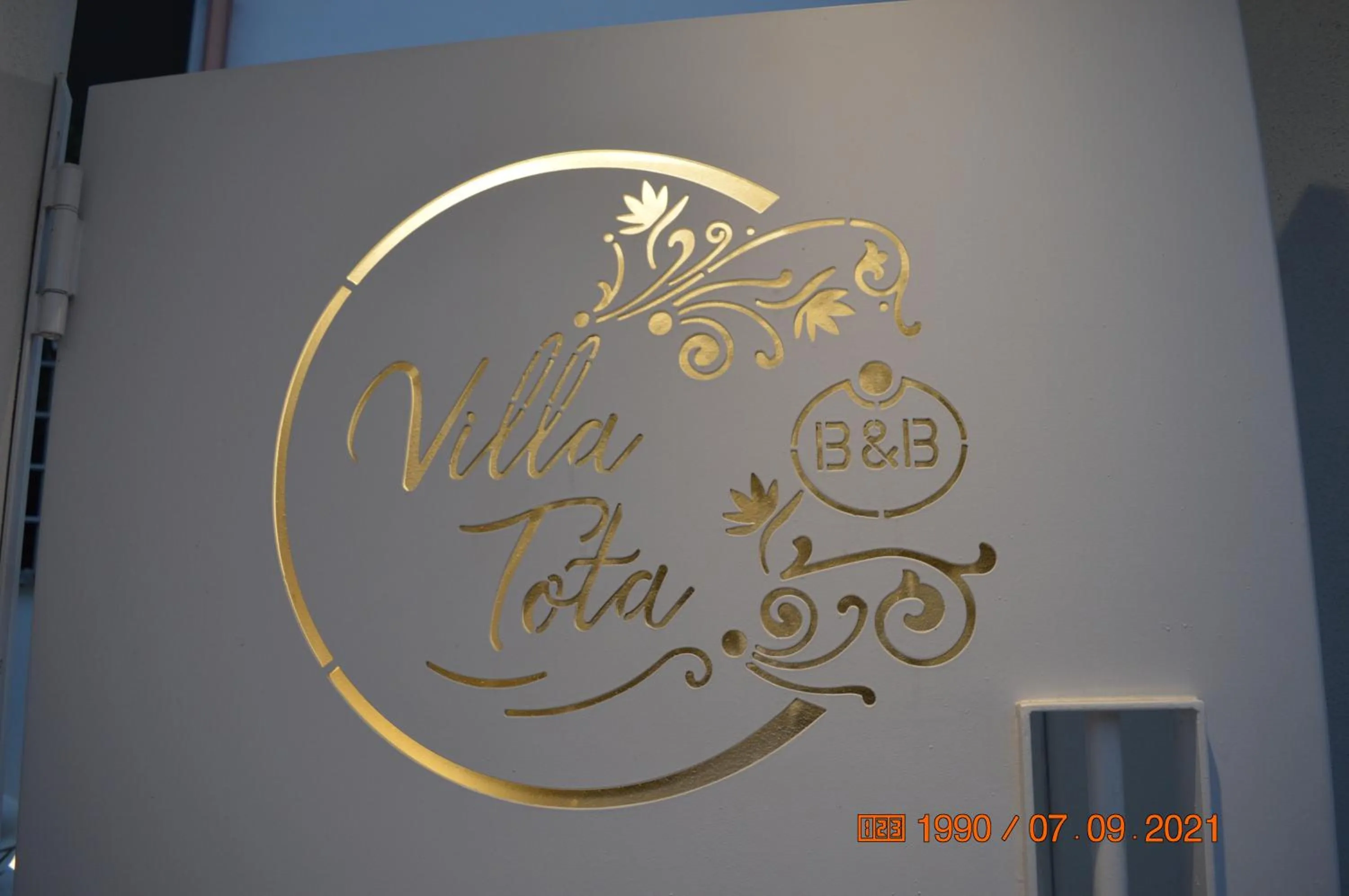 Property building in Bed and breakfast Villa Tota
