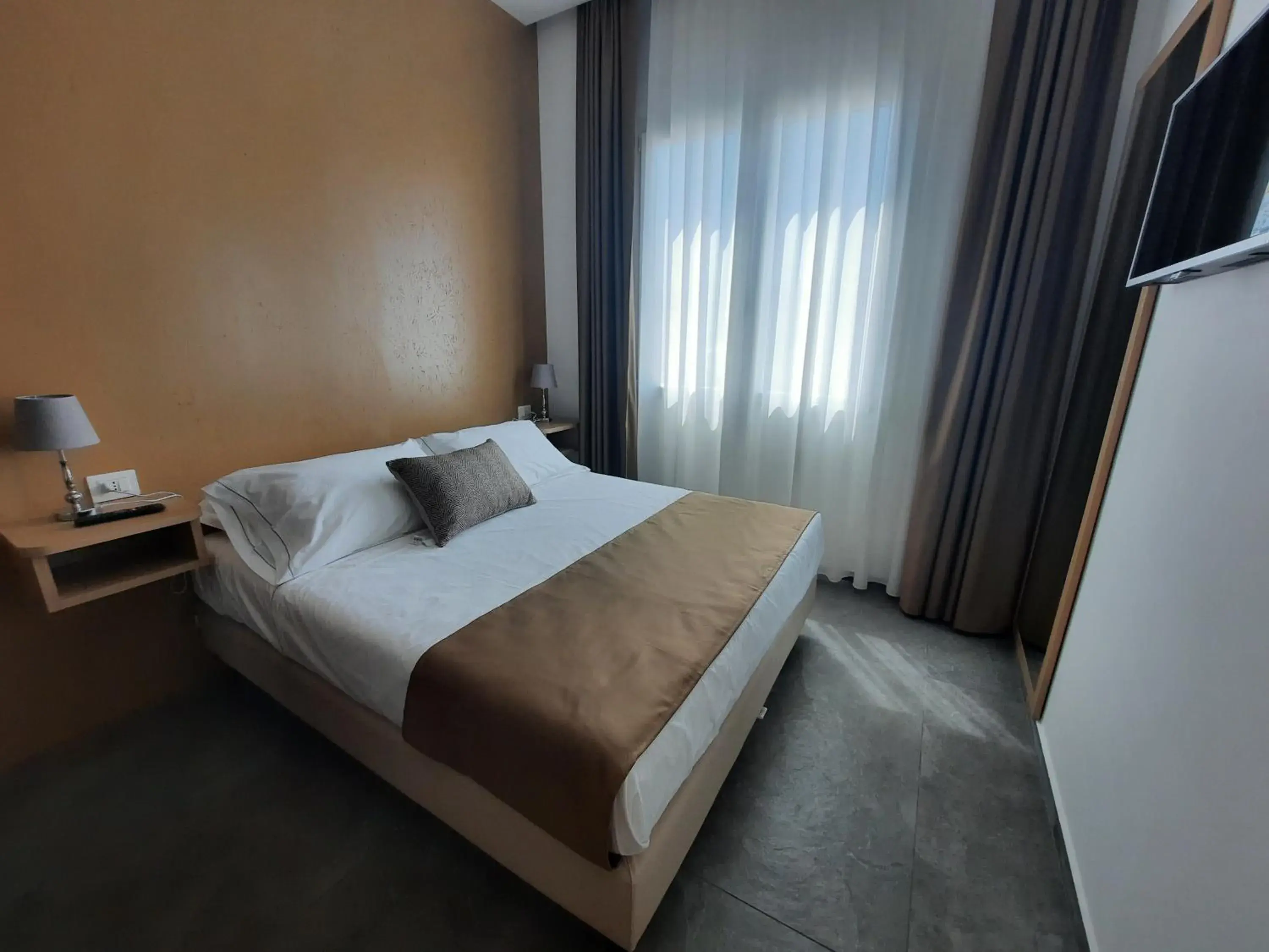 Double Room with Private Bathroom - single occupancy in Bed and breakfast Villa Tota Double Room with Private Bathroom - single occupancy in Bed and breakfast Villa Tota