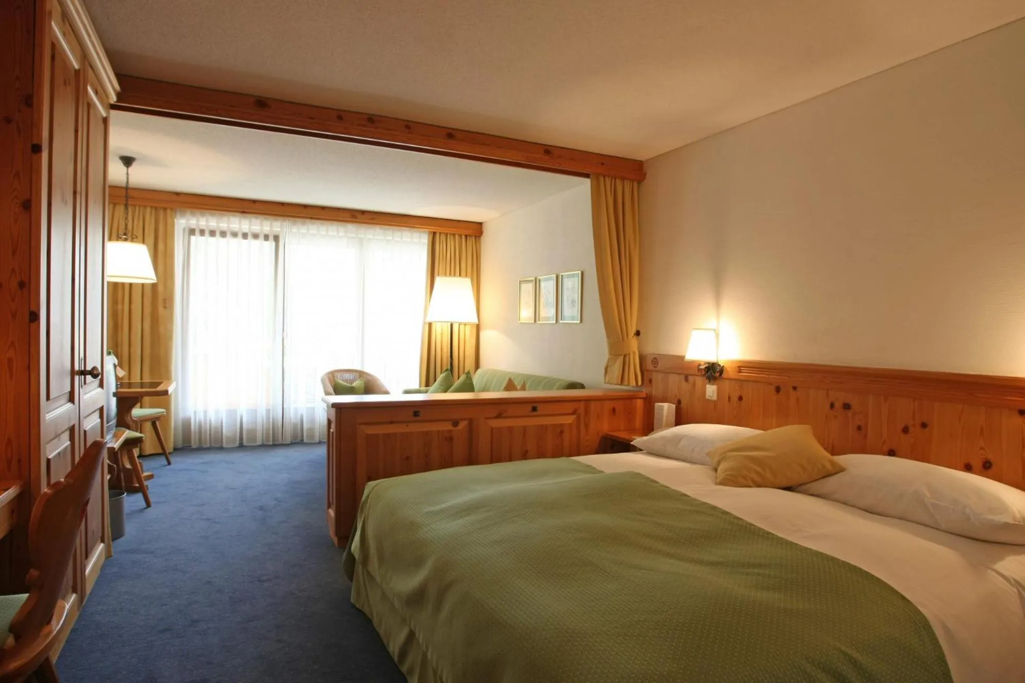 Bed in Residenz by Meierhof