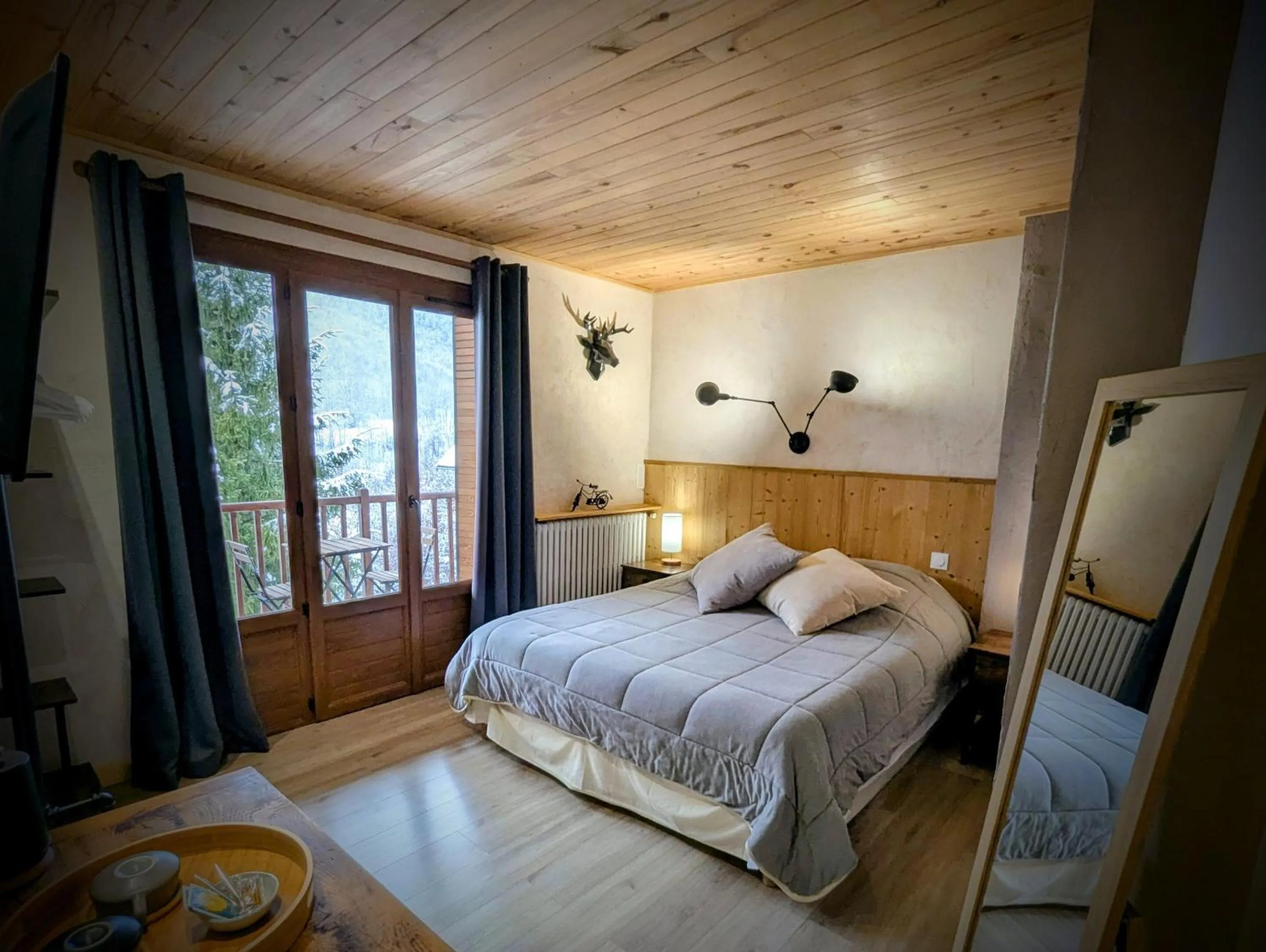 Bedroom, Bed in Auberge Saint Antoine