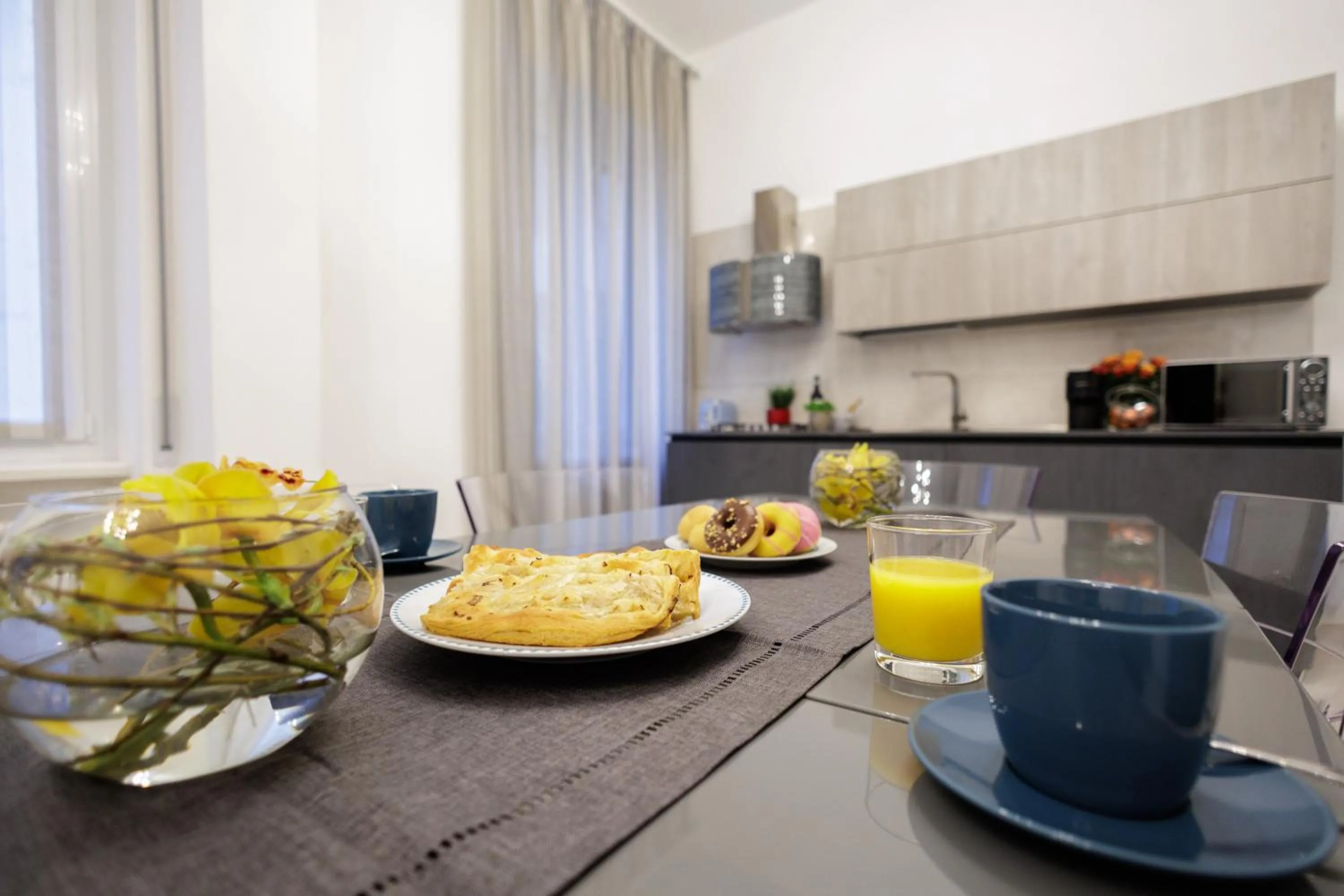 Breakfast in Genoa Lux Apartments with parking