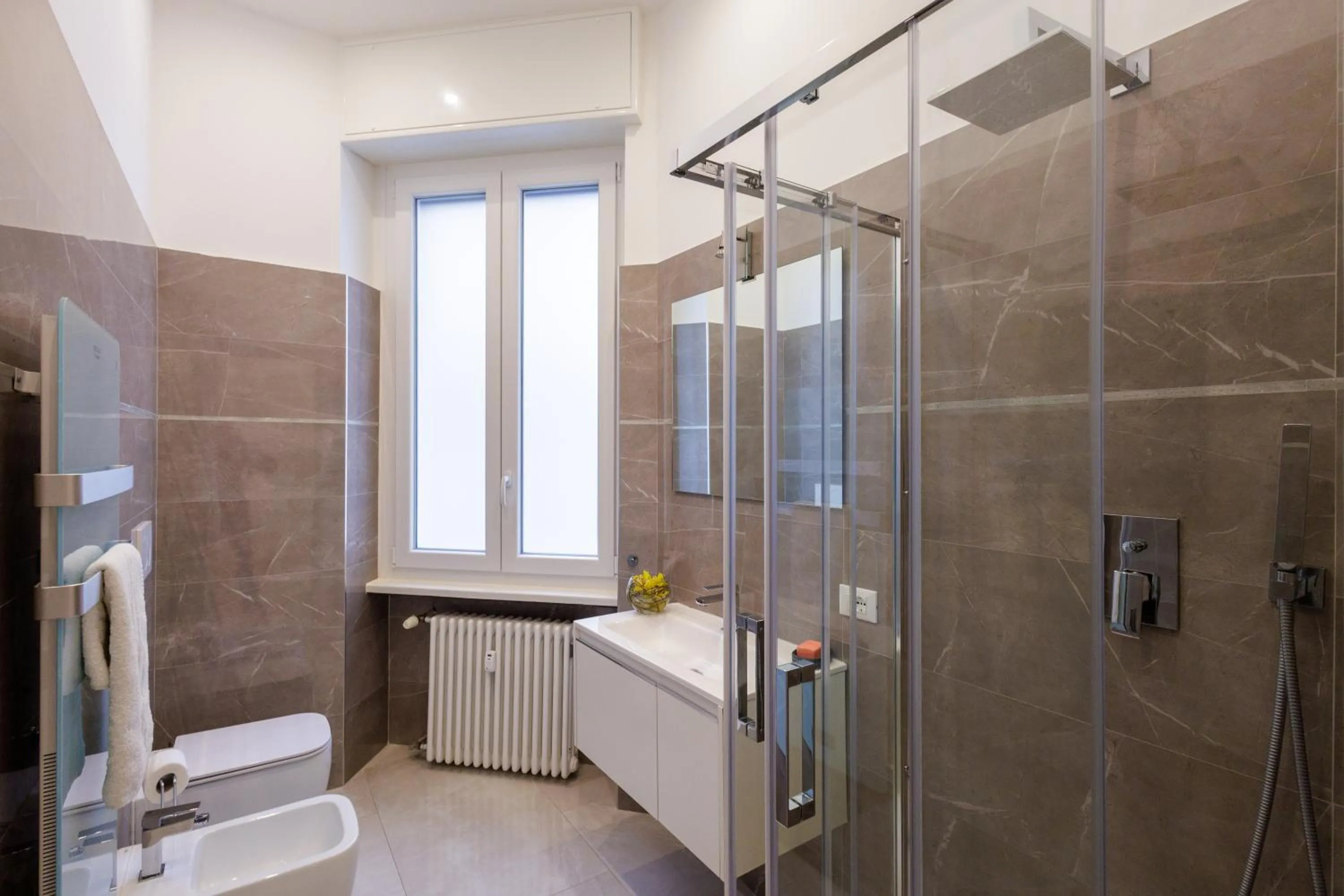 Shower in Genoa Lux Apartments with parking