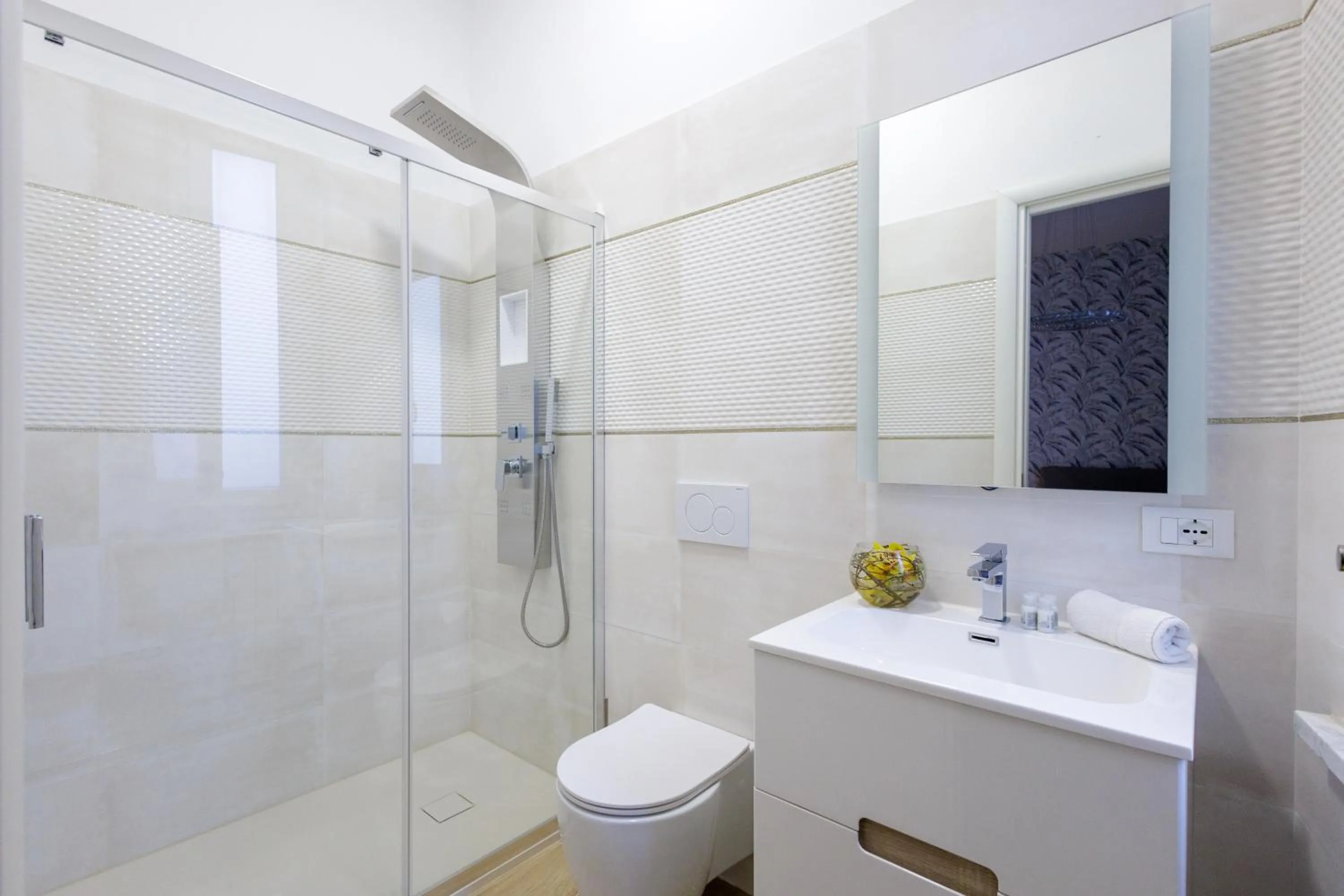 Shower in Genoa Lux Apartments with parking