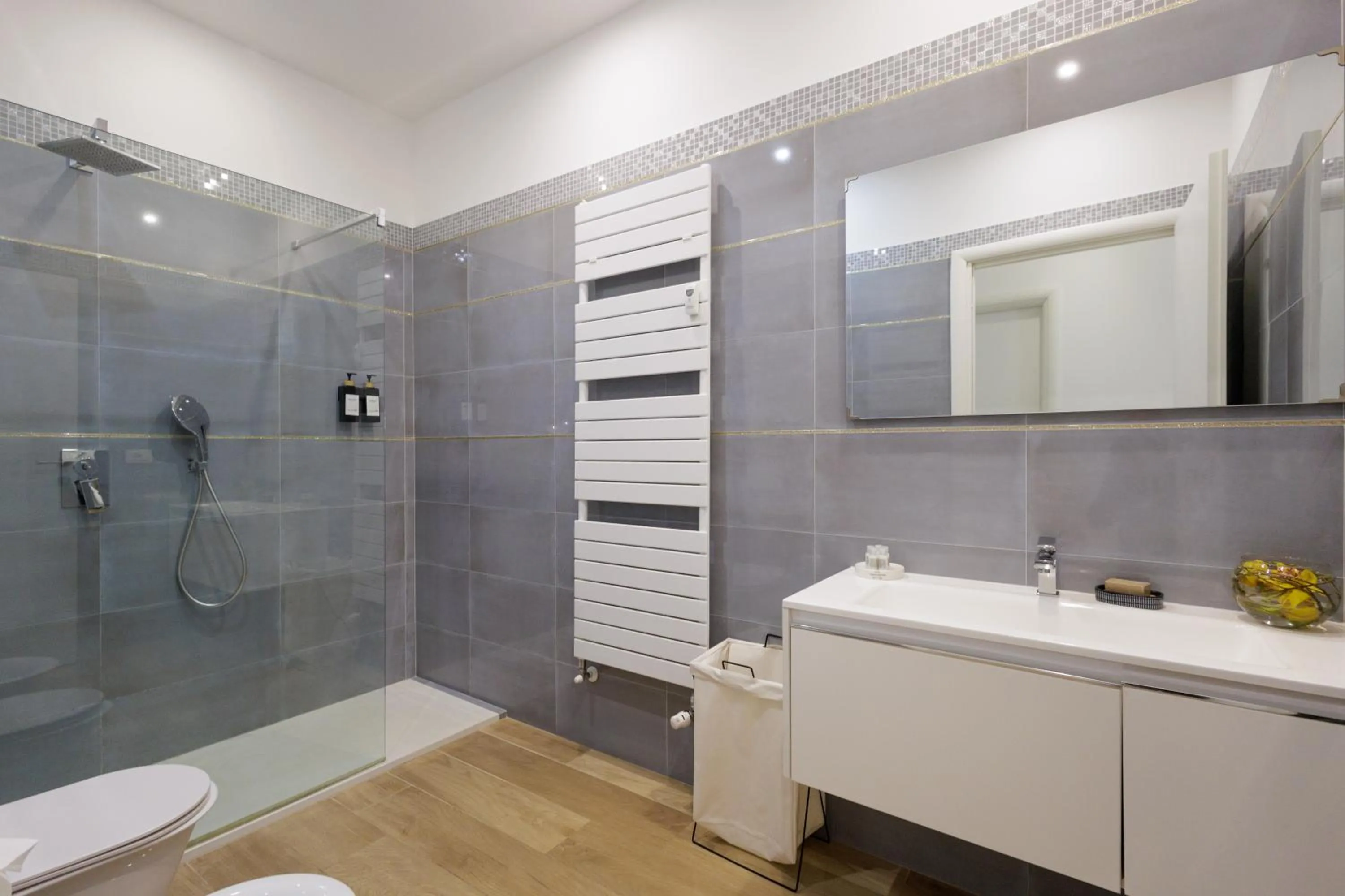 Shower in Genoa Lux Apartments with parking