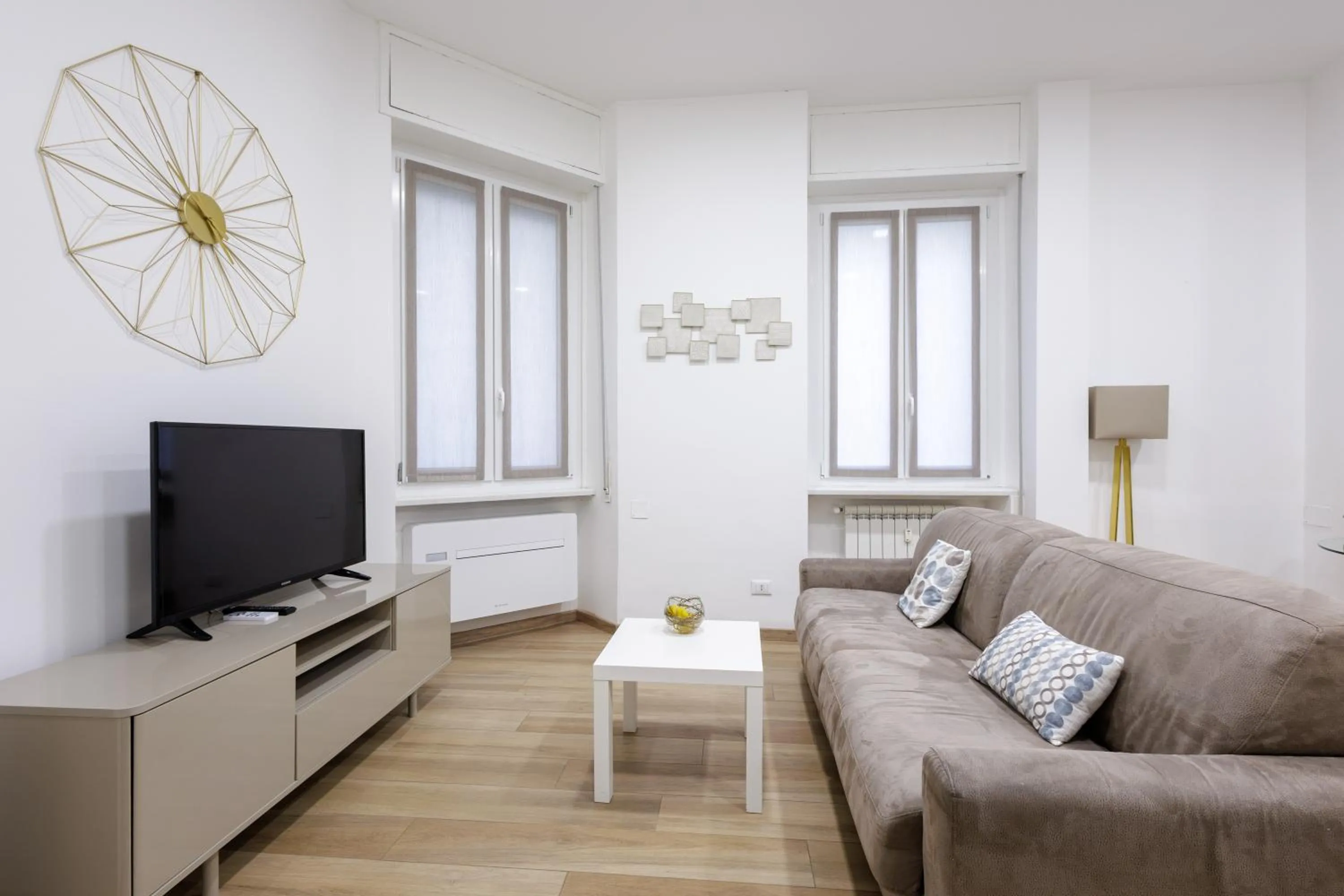 Communal lounge/ TV room in Genoa Lux Apartments with parking