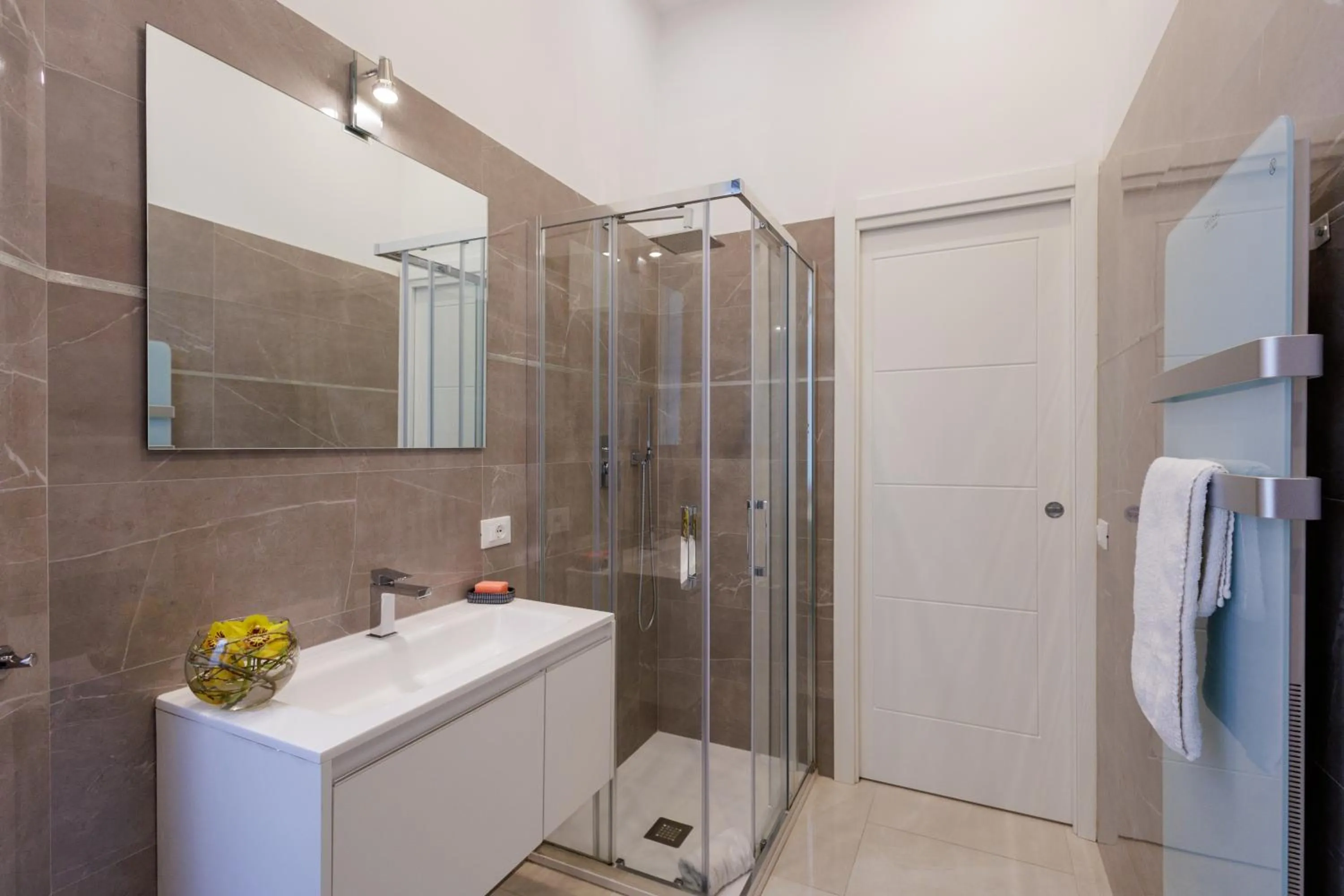 Shower in Genoa Lux Apartments with parking