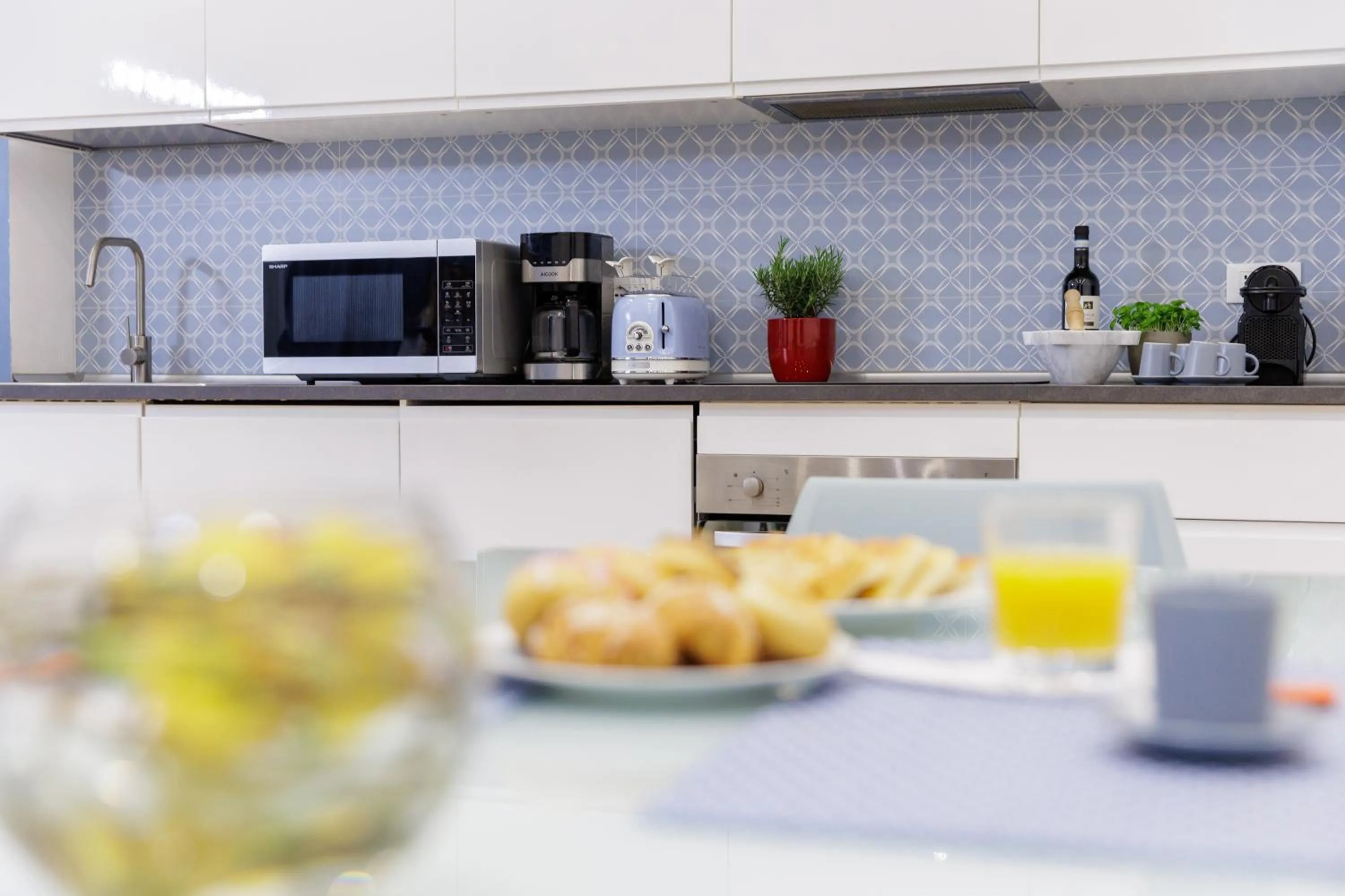 Kitchen or kitchenette in Genoa Lux Apartments with parking
