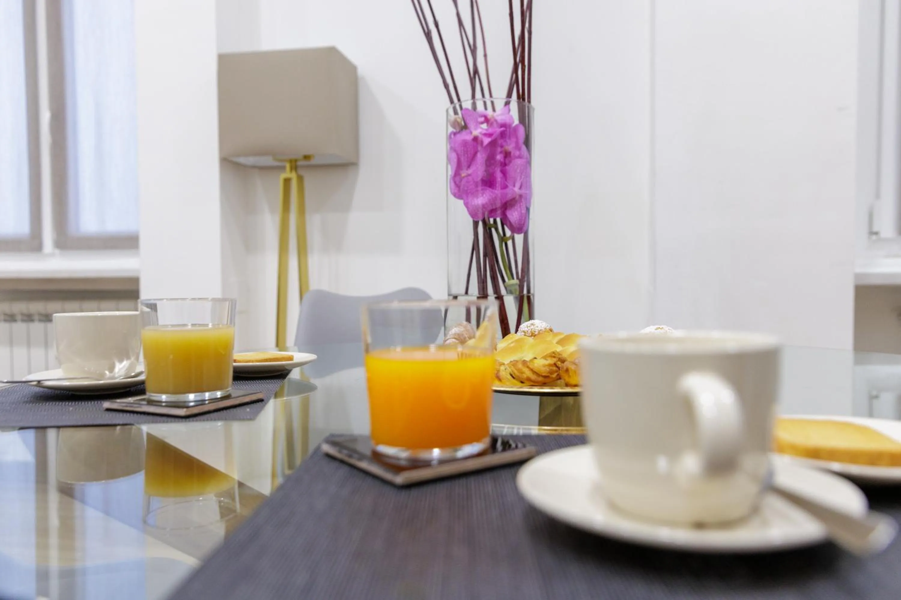 Dining area in Genoa Lux Apartments with parking