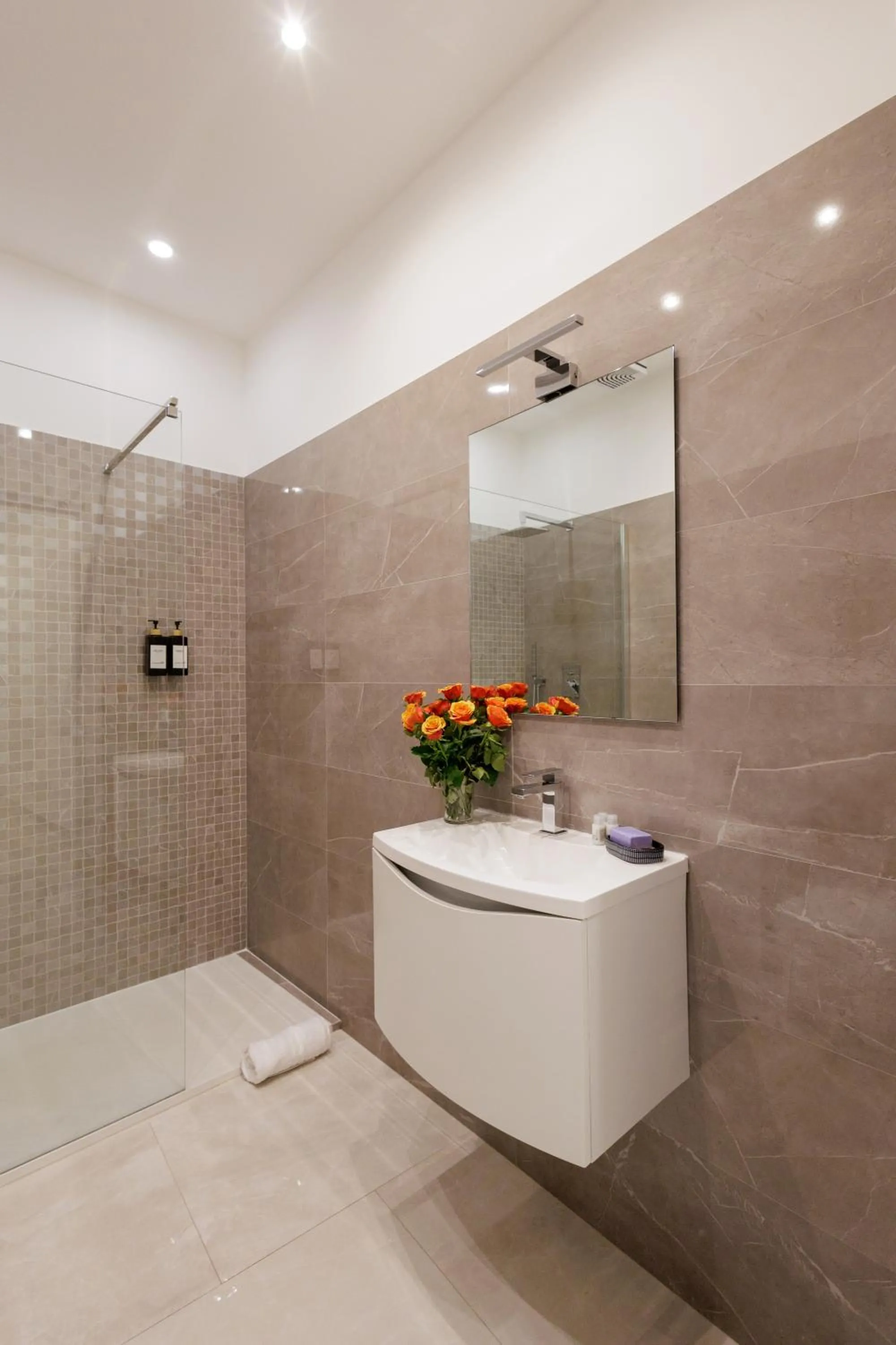 Shower in Genoa Lux Apartments with parking