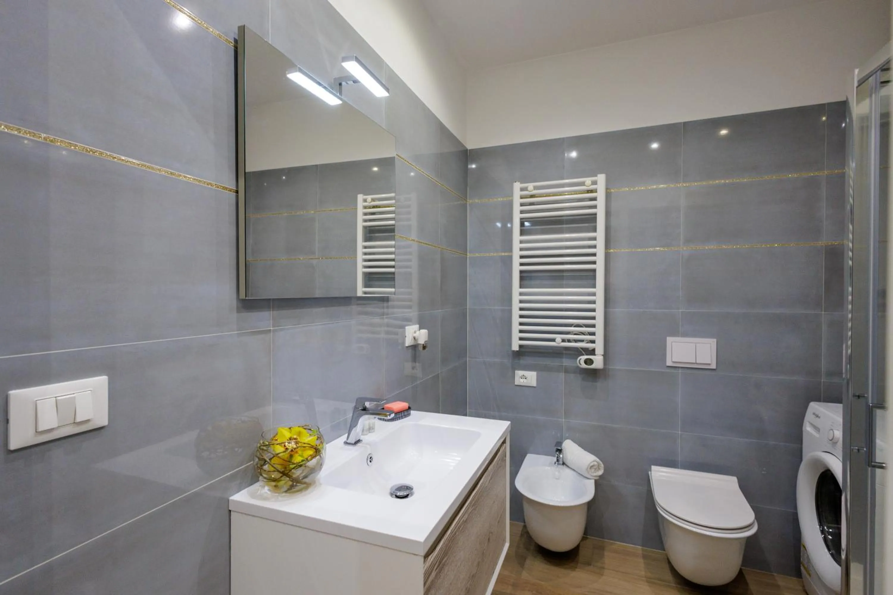 Toilet in Genoa Lux Apartments with parking