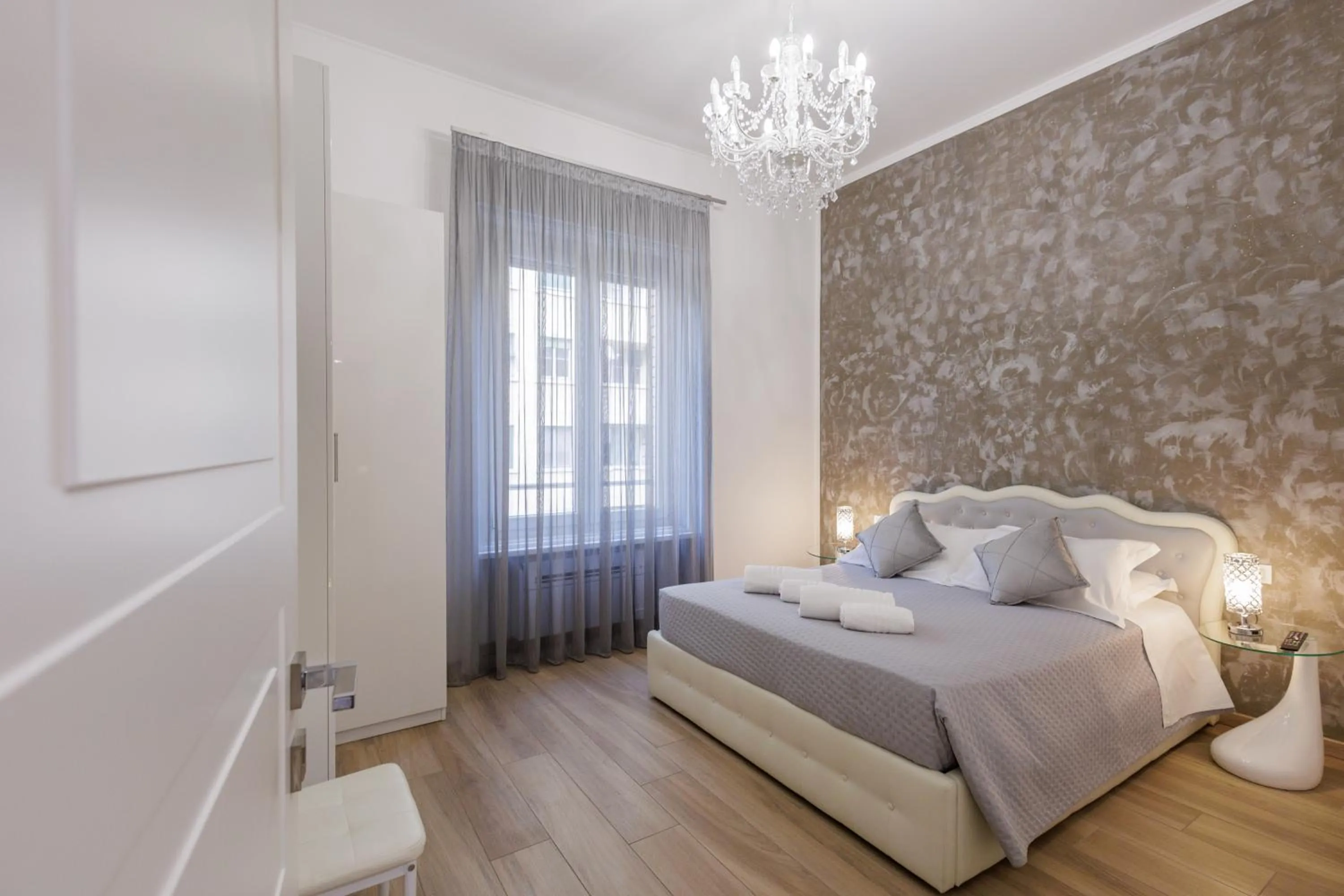 TV and multimedia, Bed in Genoa Lux Apartments with parking