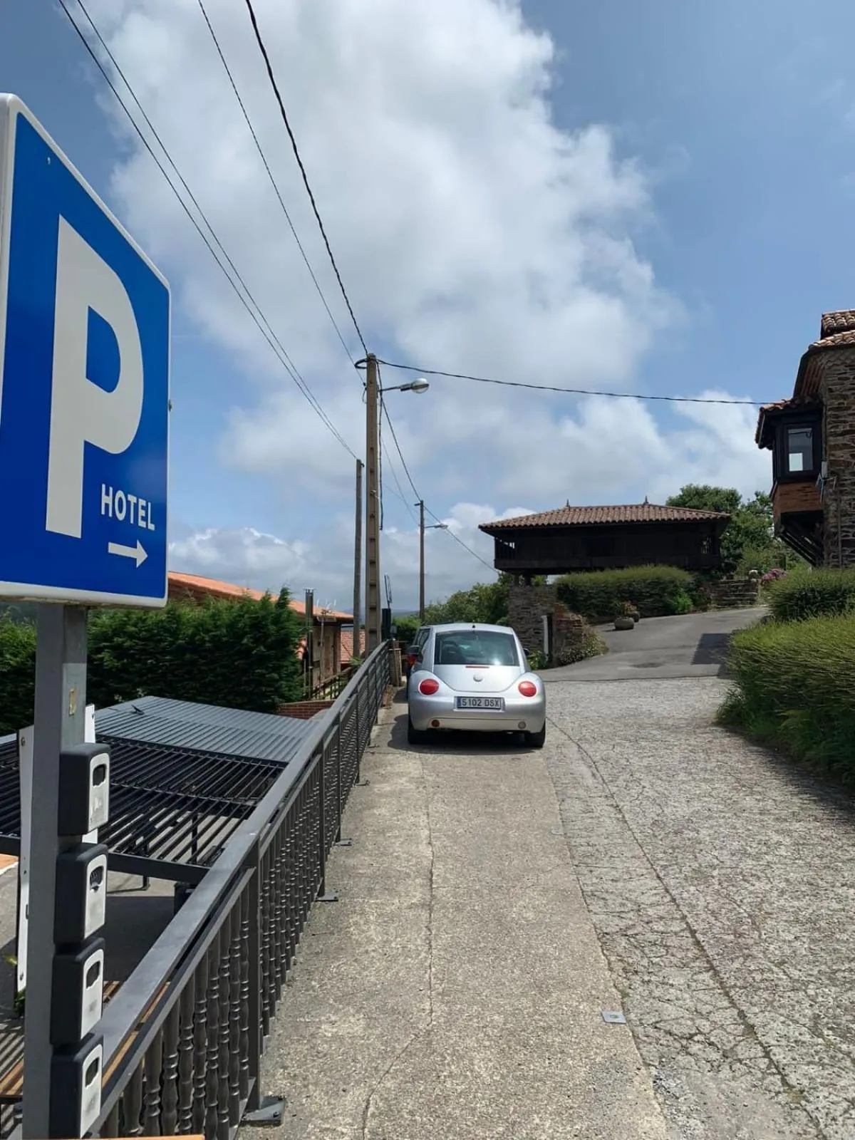 Parking in Hotel Rural Montesomao
