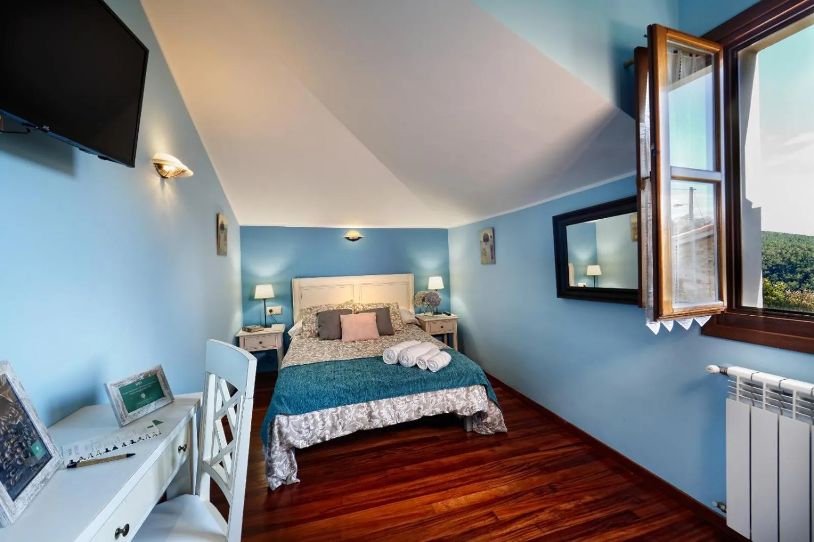 Bed in Hotel Rural Montesomao