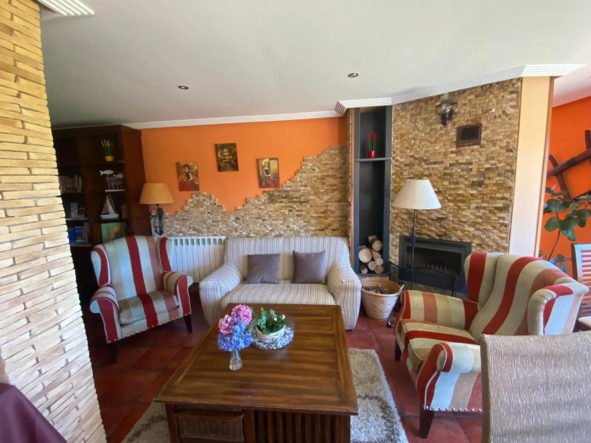 Living room in Hotel Rural Montesomao
